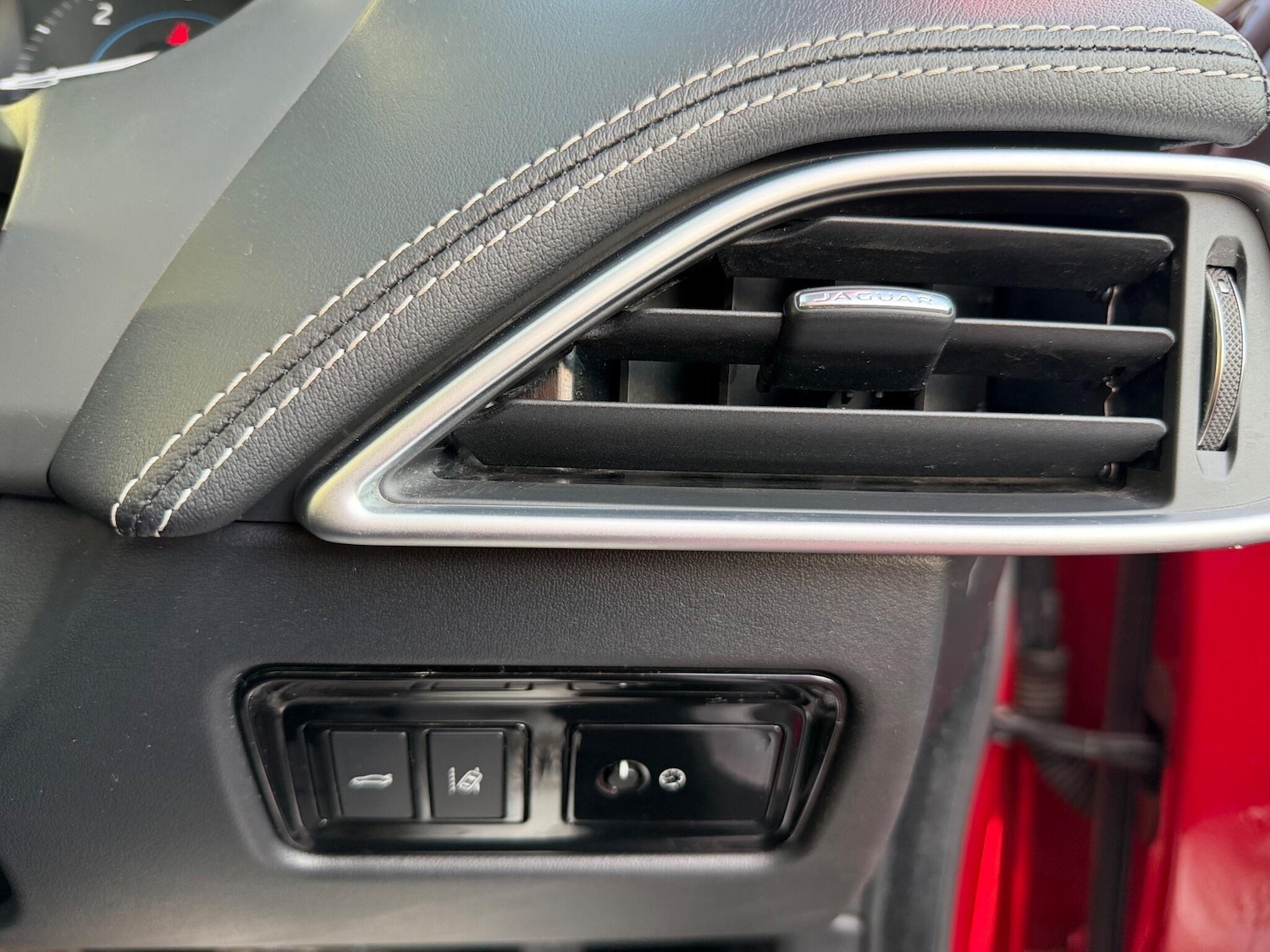 Used Jaguar XE for sale - 76619882: Photo 44