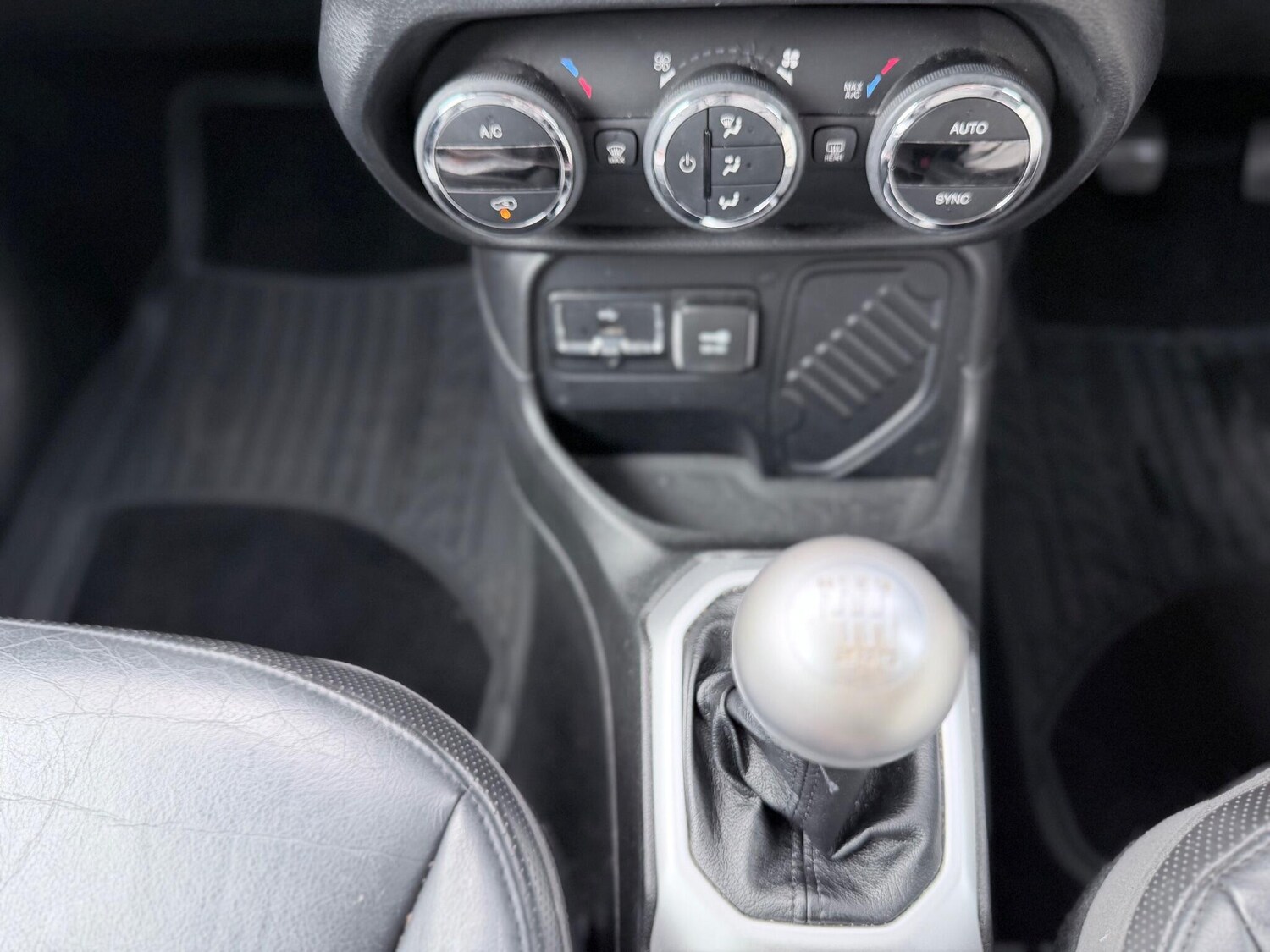 Used Jeep Renegade 2015 for sale - 76314316: Photo 35