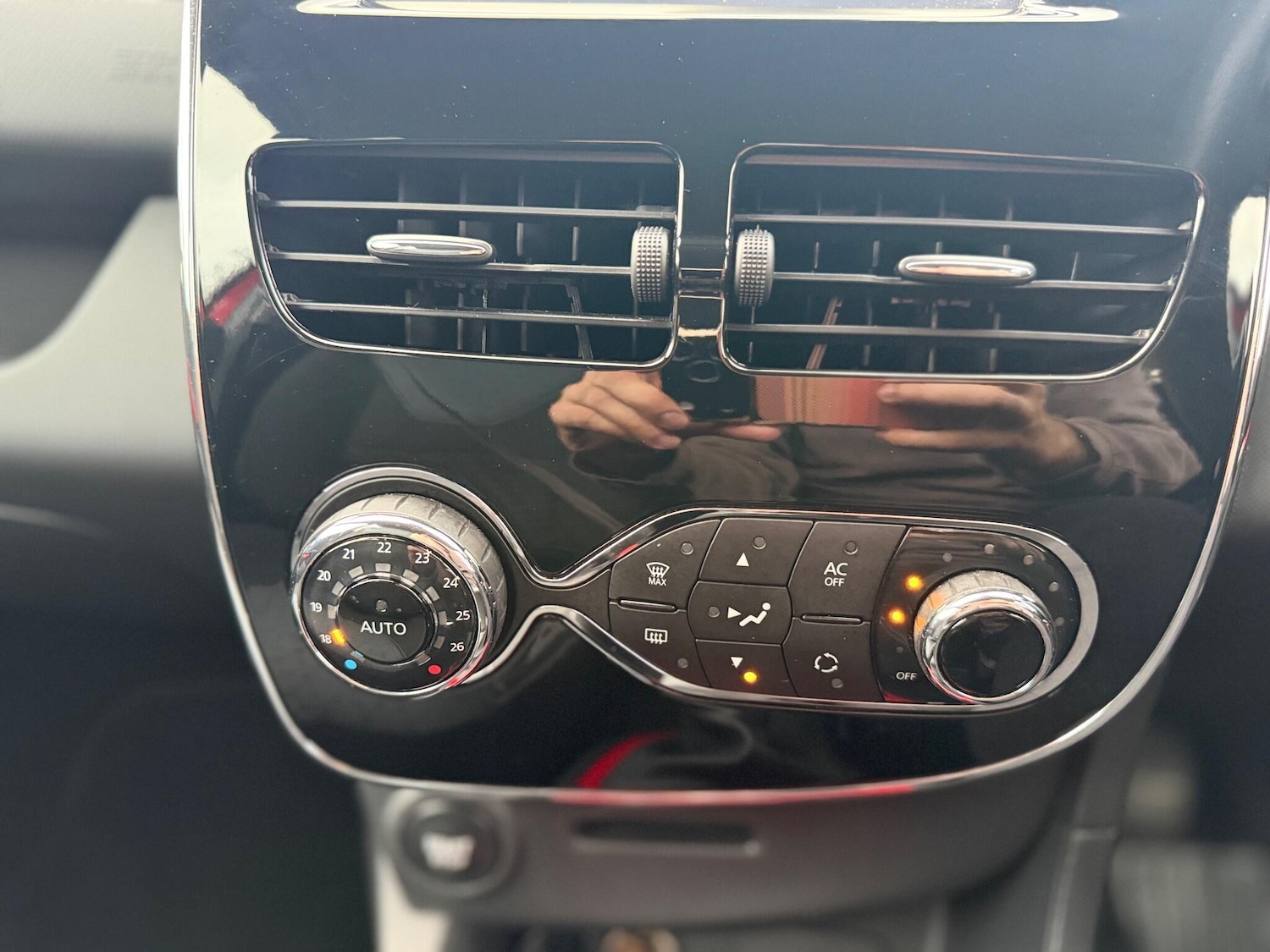 Used Renault Clio 2013 for sale - 76512510: Photo 35