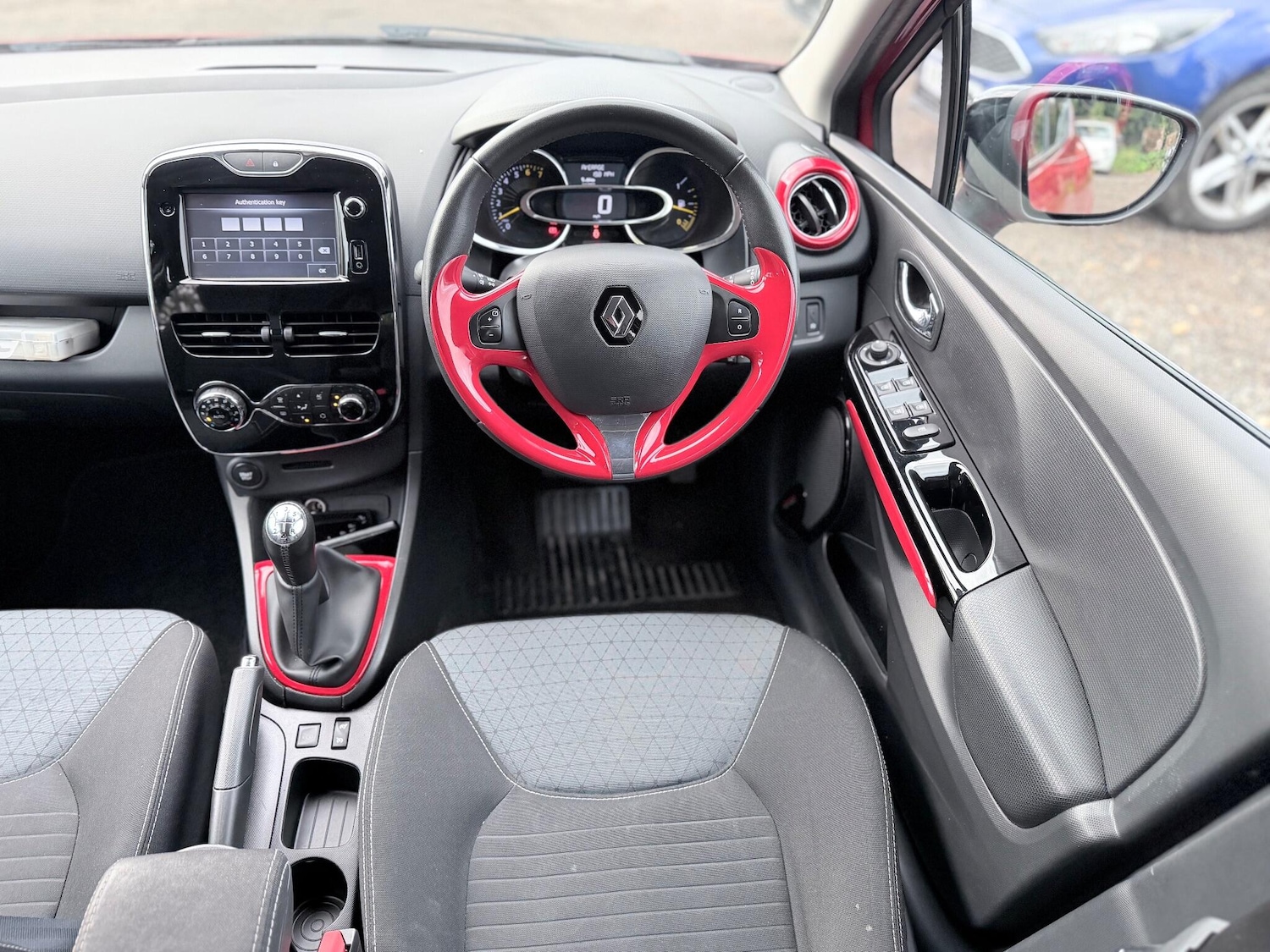 Used Renault Clio 2013 for sale - 76512510: Photo 37
