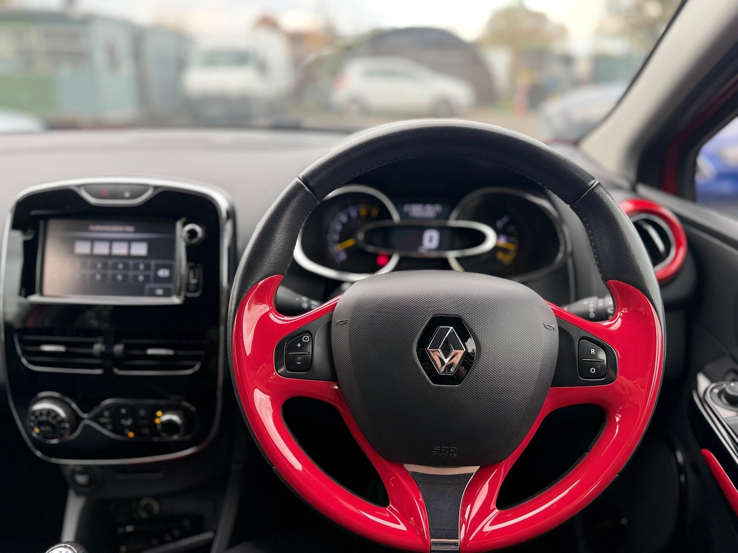 Used Renault Clio 2013 for sale - 76512510: Photo 65