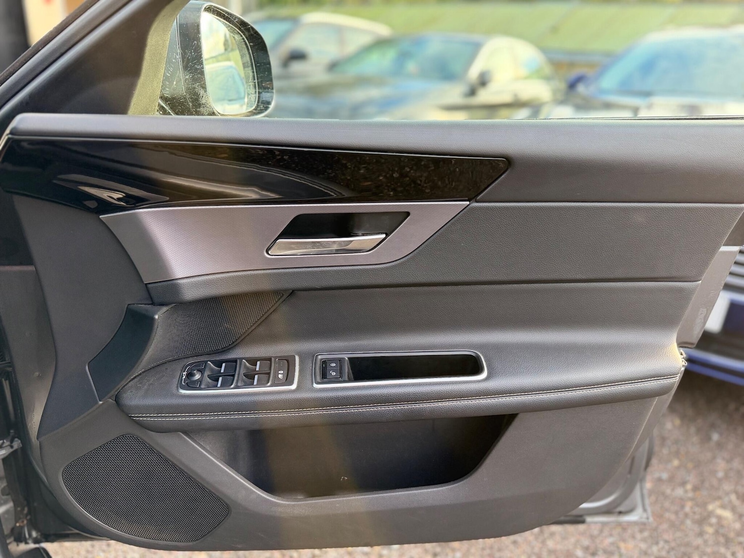 Used Jaguar XF 2015 for sale - 76992124: Photo 47