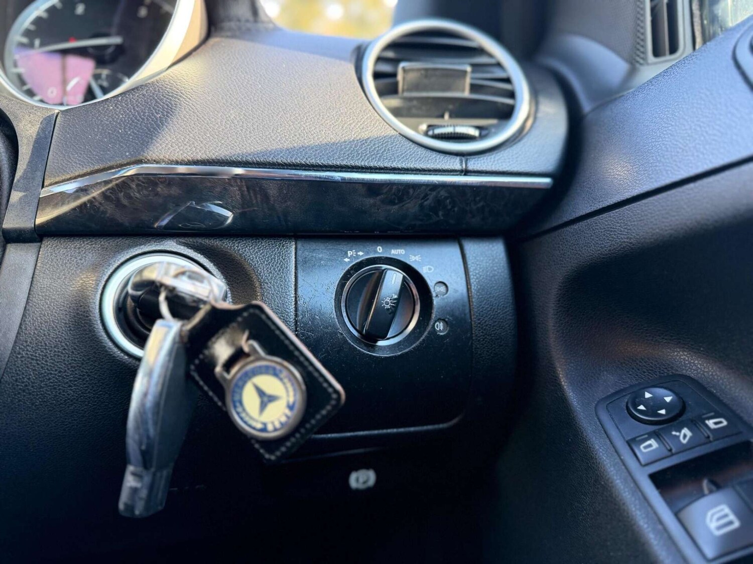 Used Mercedes-Benz M Class 2011 for sale - 77946157: Photo 32