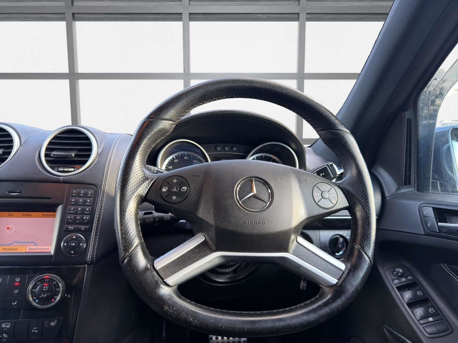 Used Mercedes-Benz M Class 2011 for sale - 77946157: Photo 6