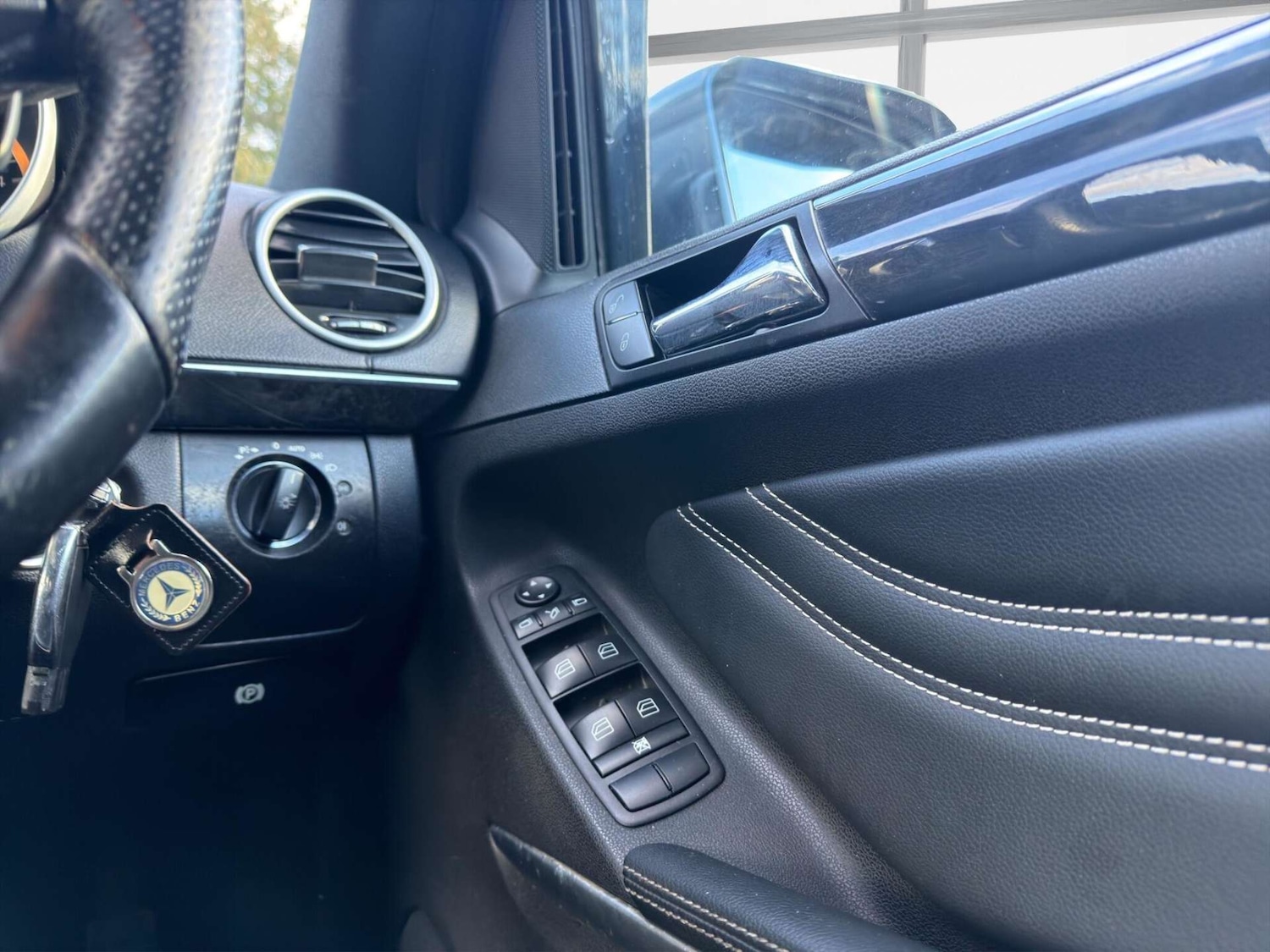 Used Mercedes-Benz M Class 2011 for sale - 77946157: Photo 75