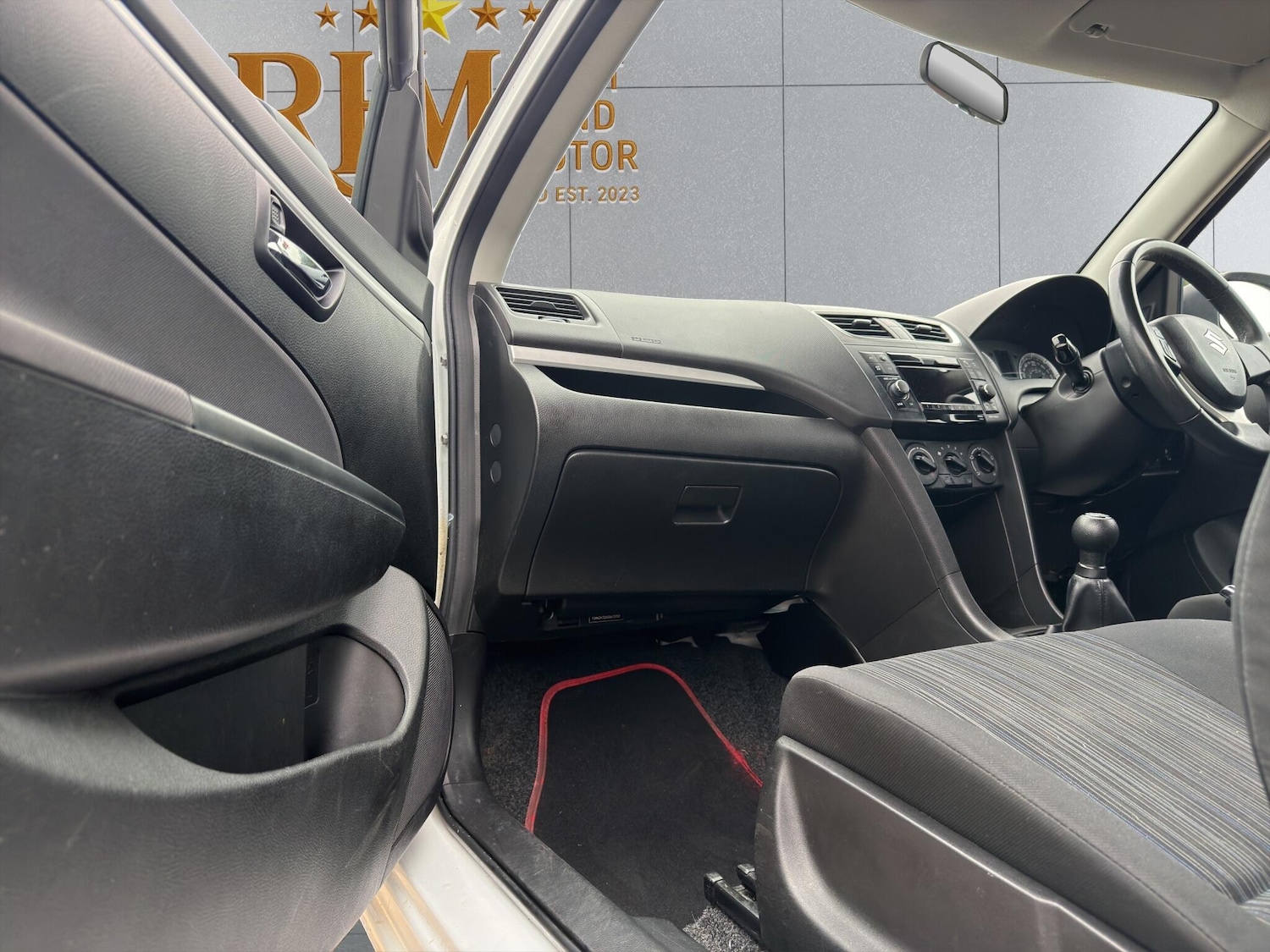 Used Suzuki Swift 2015 for sale - 77799424: Photo 31