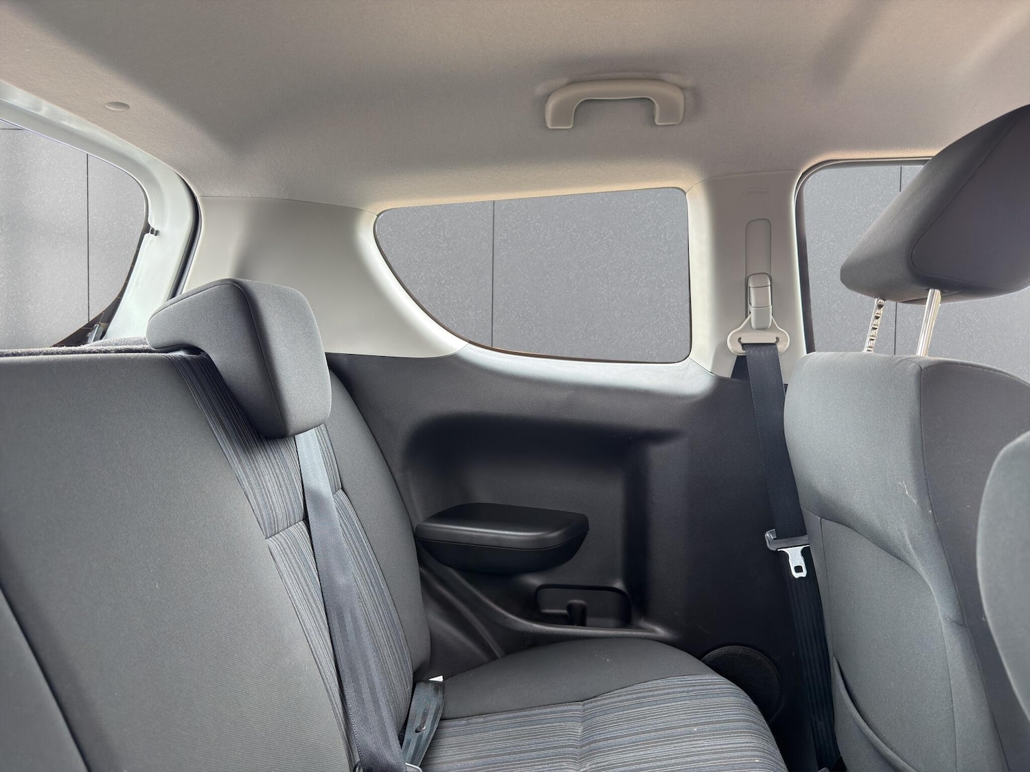 Used Suzuki Swift 2015 for sale - 77799424: Photo 32