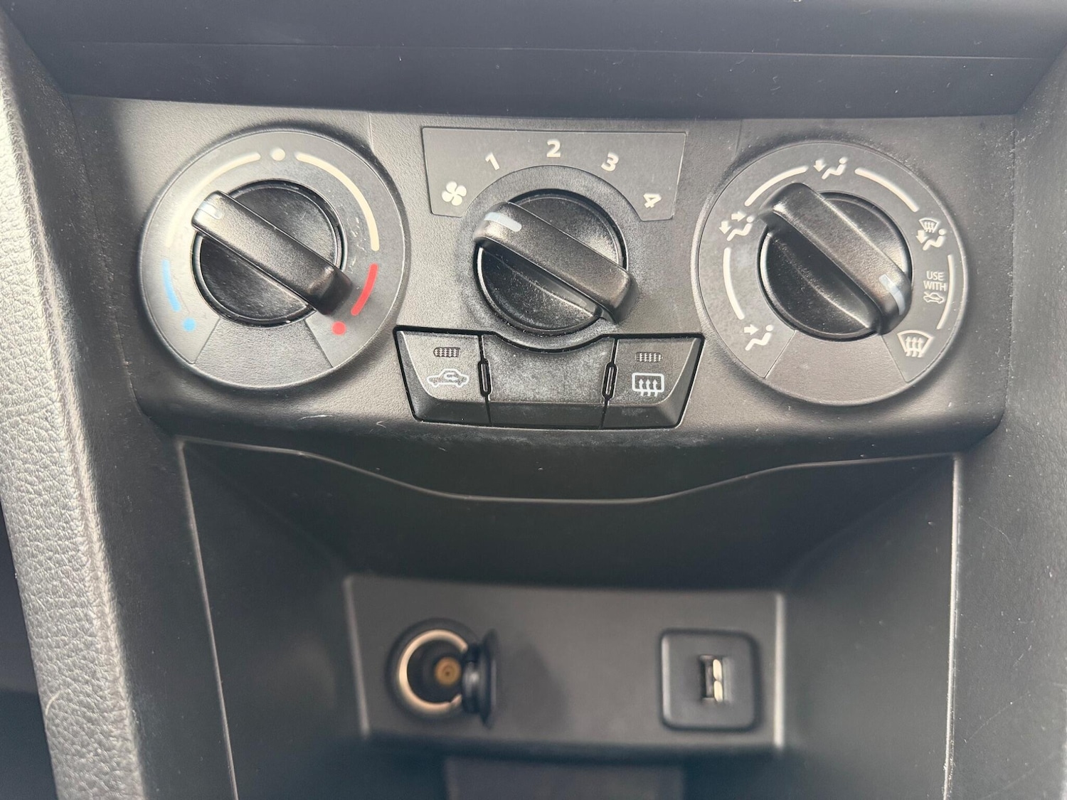 Used Suzuki Swift 2015 for sale - 77799424: Photo 38