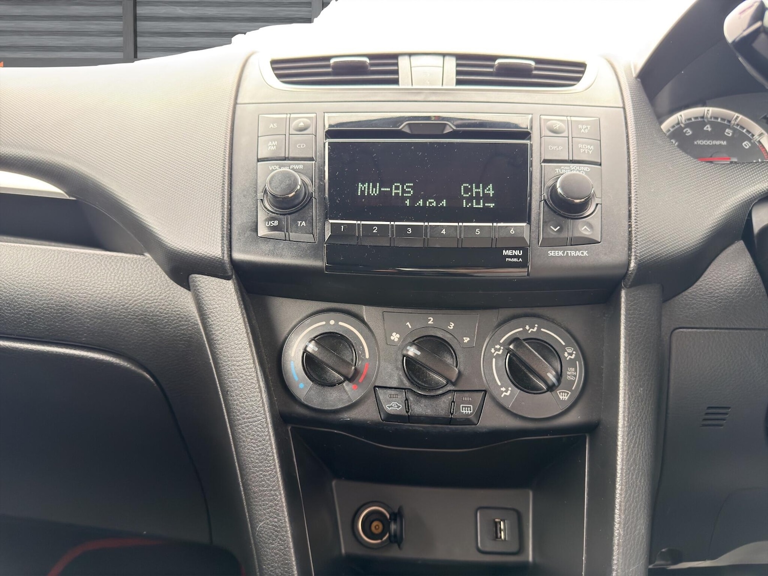 Used Suzuki Swift 2015 for sale - 77799424: Photo 44