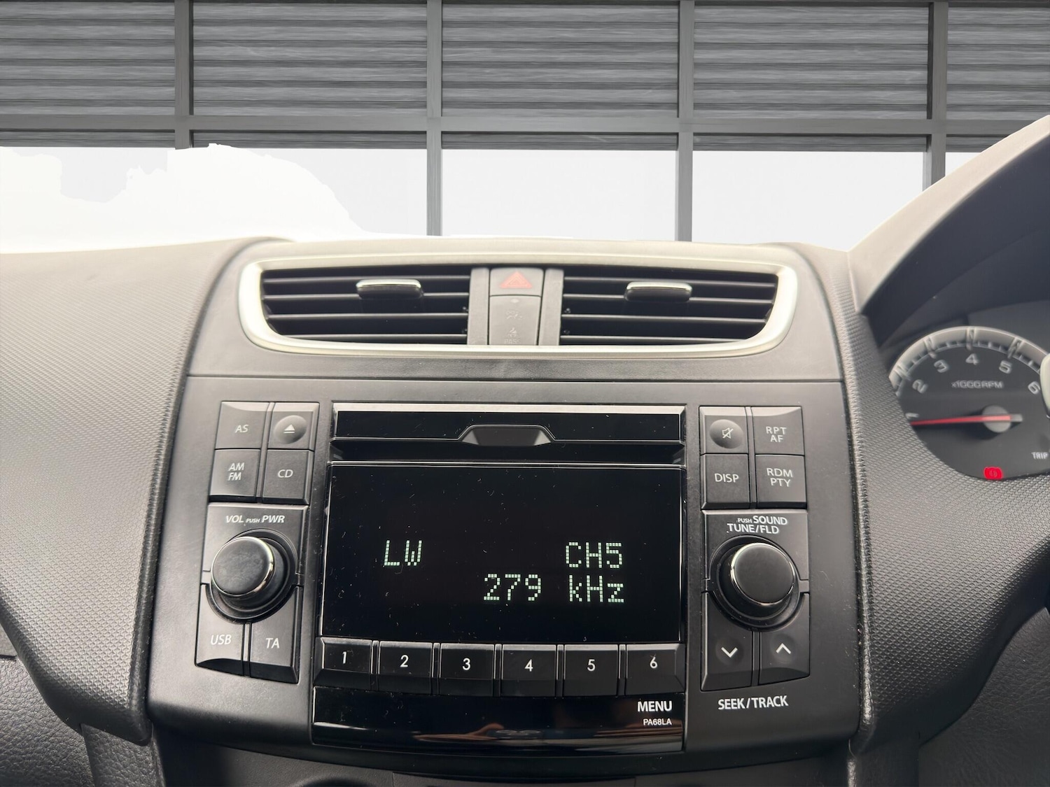 Used Suzuki Swift 2015 for sale - 77799424: Photo 45