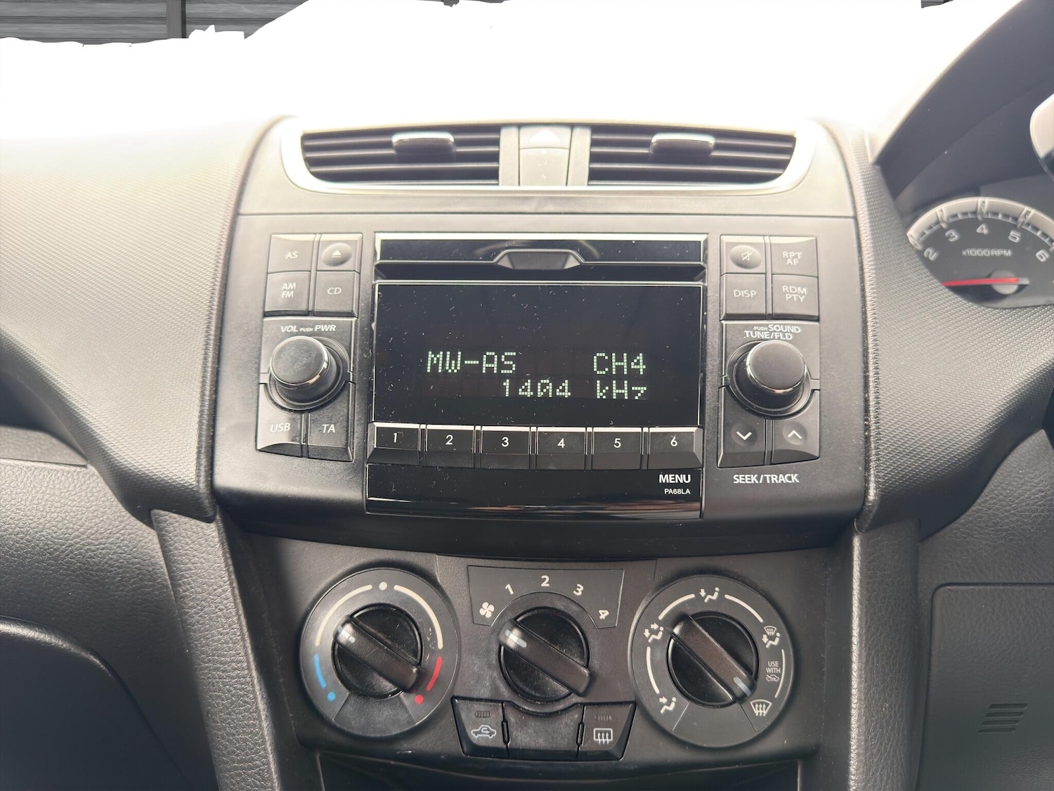 Used Suzuki Swift 2015 for sale - 77799424: Photo 47