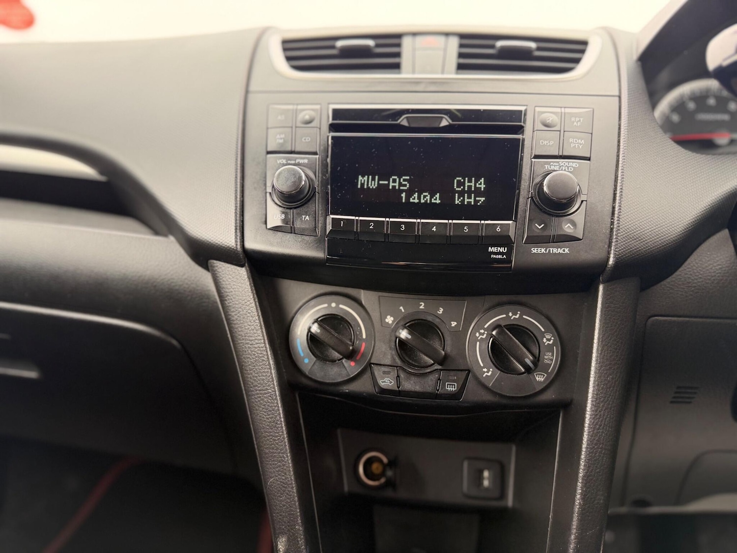 Used Suzuki Swift 2015 for sale - 77799424: Photo 49