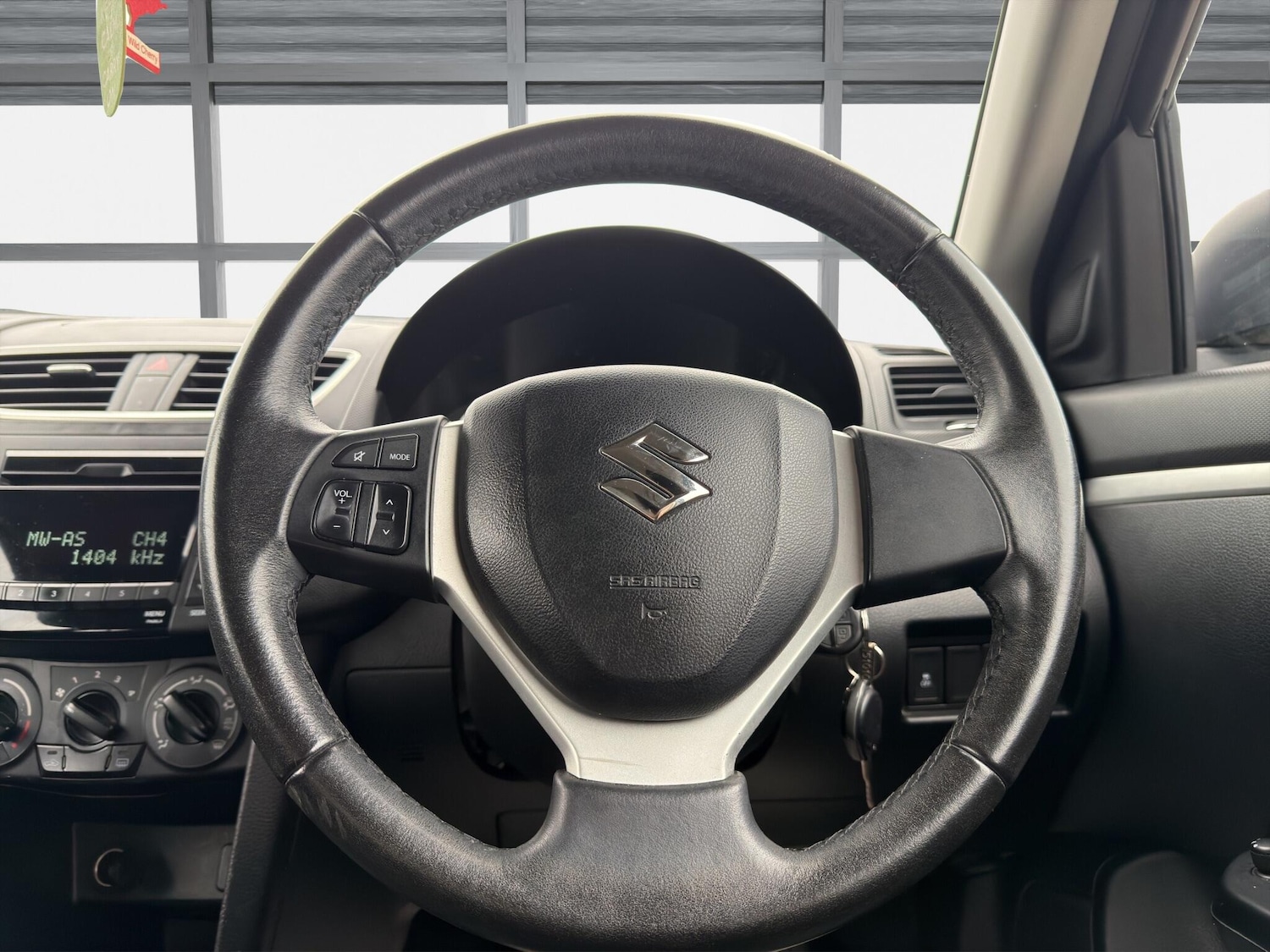 Used Suzuki Swift 2015 for sale - 77799424: Photo 6