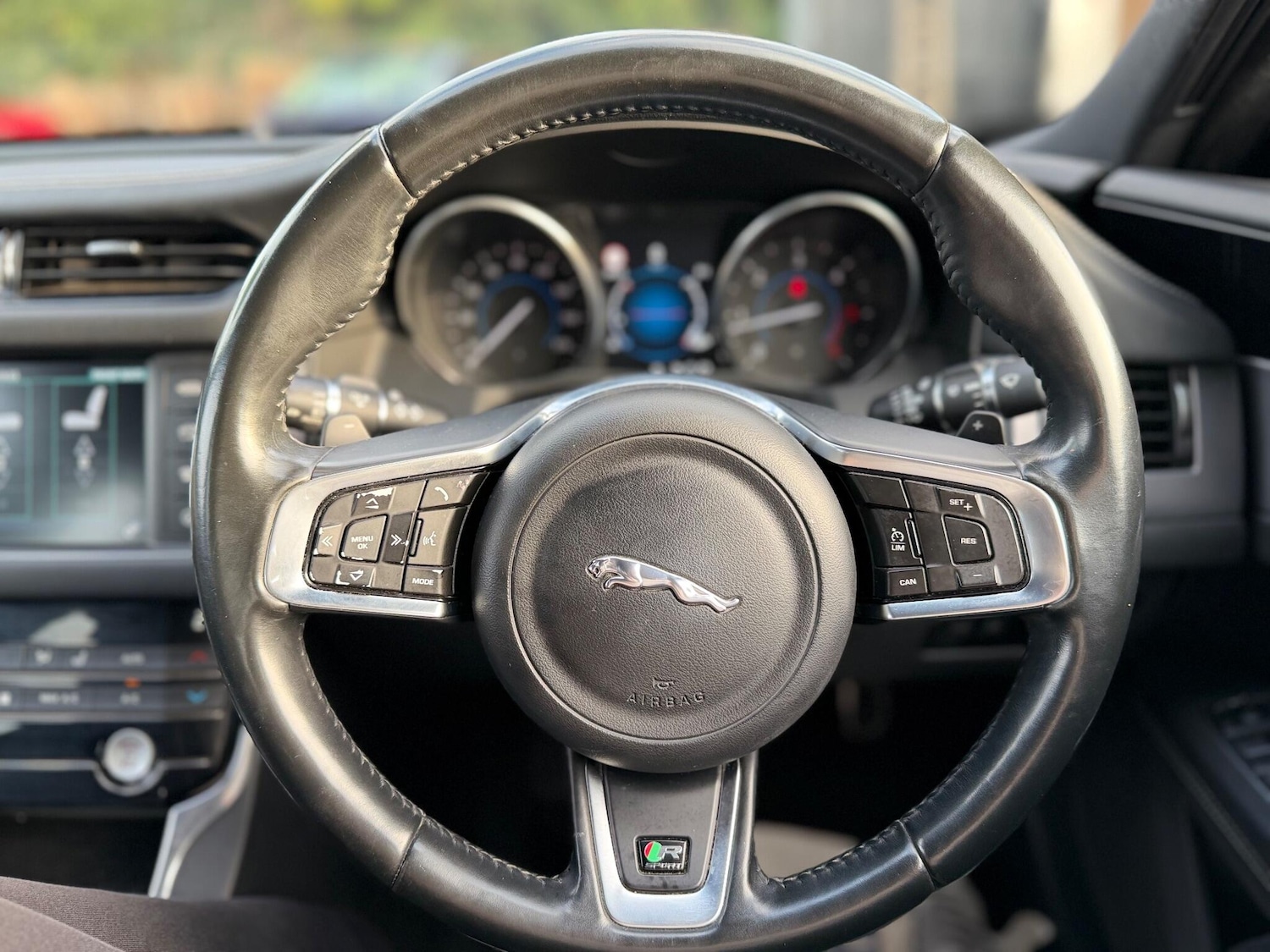 Used Jaguar XF 2015 for sale - 76619660: Photo 8