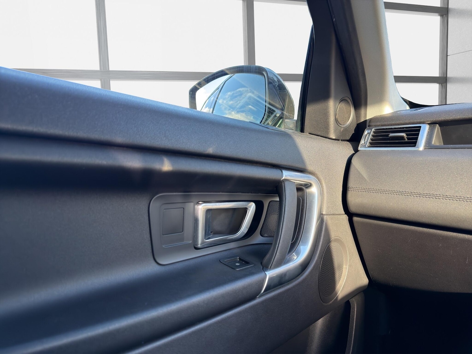 Used Land Rover Discovery Sport 2015 for sale - 77637603: Photo 64