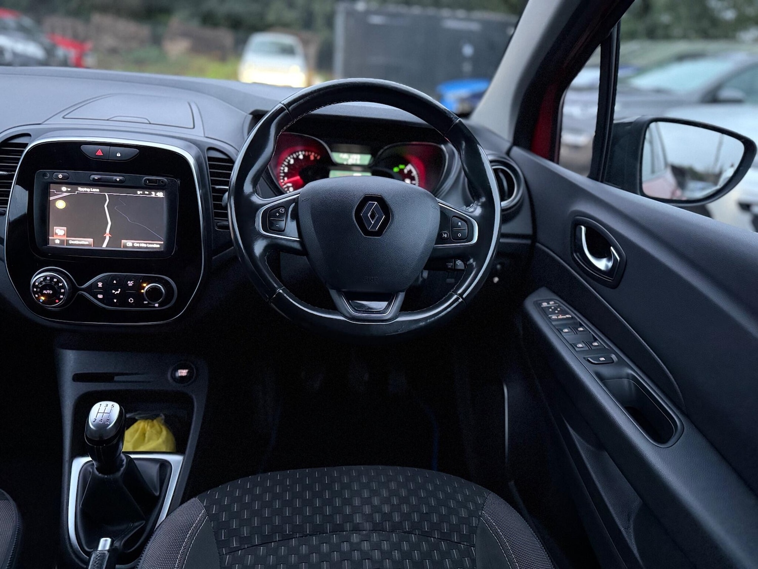 Used Renault Captur 2017 for sale - 76953582: Photo 28