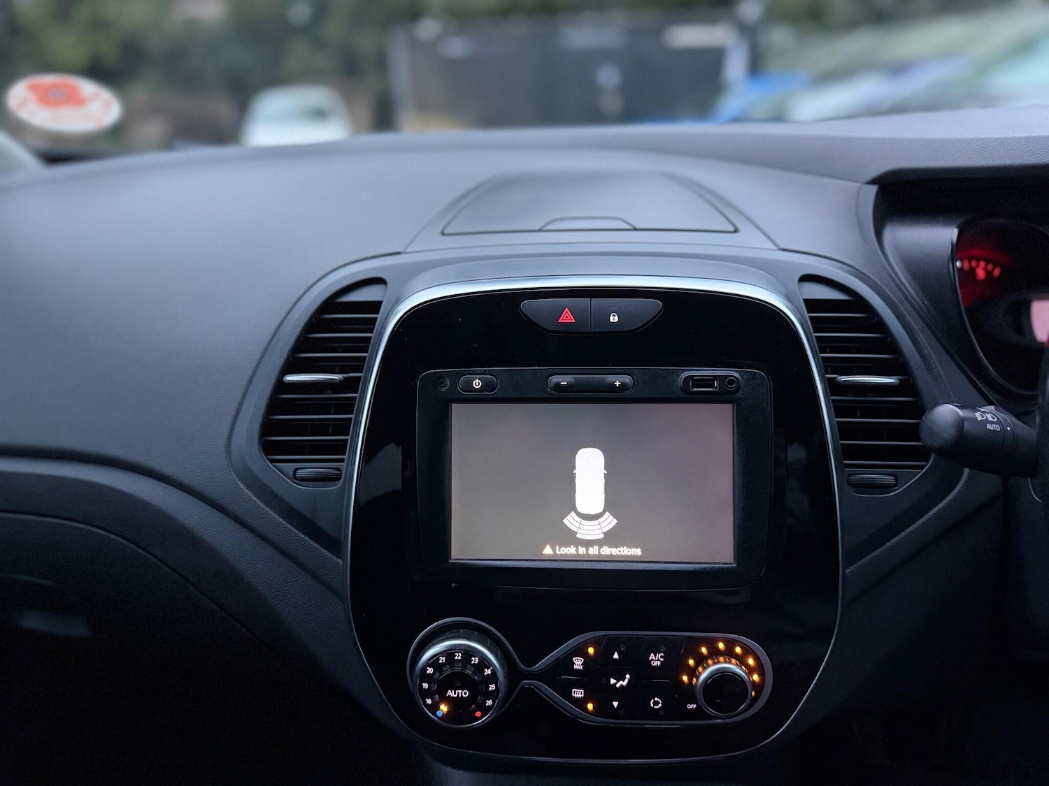 Used Renault Captur 2017 for sale - 76953582: Photo 50