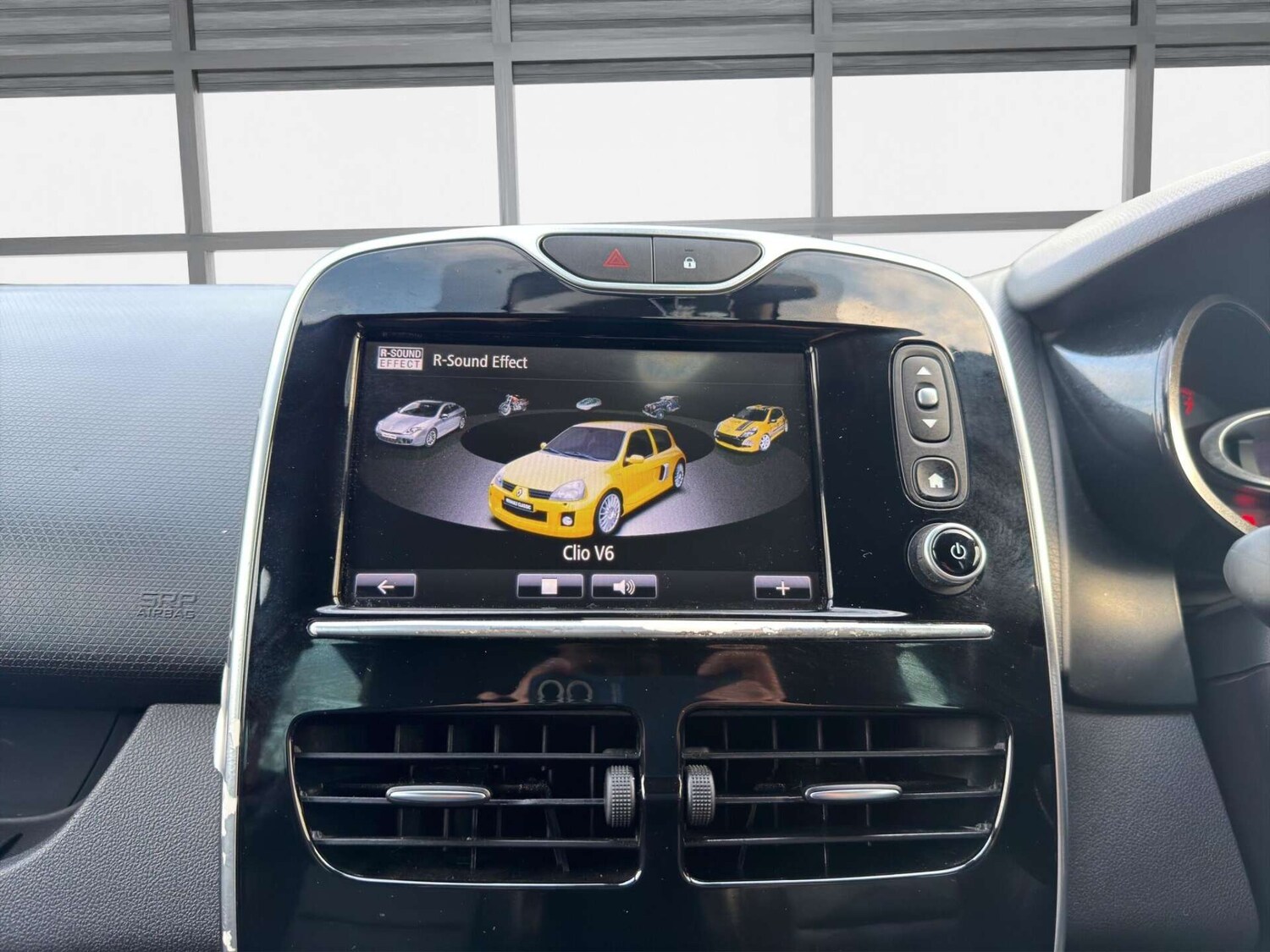 Used Renault Clio 2016 for sale - 77946159: Photo 10