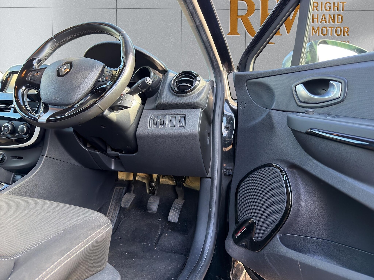 Used Renault Clio 2016 for sale - 77441178: Photo 24