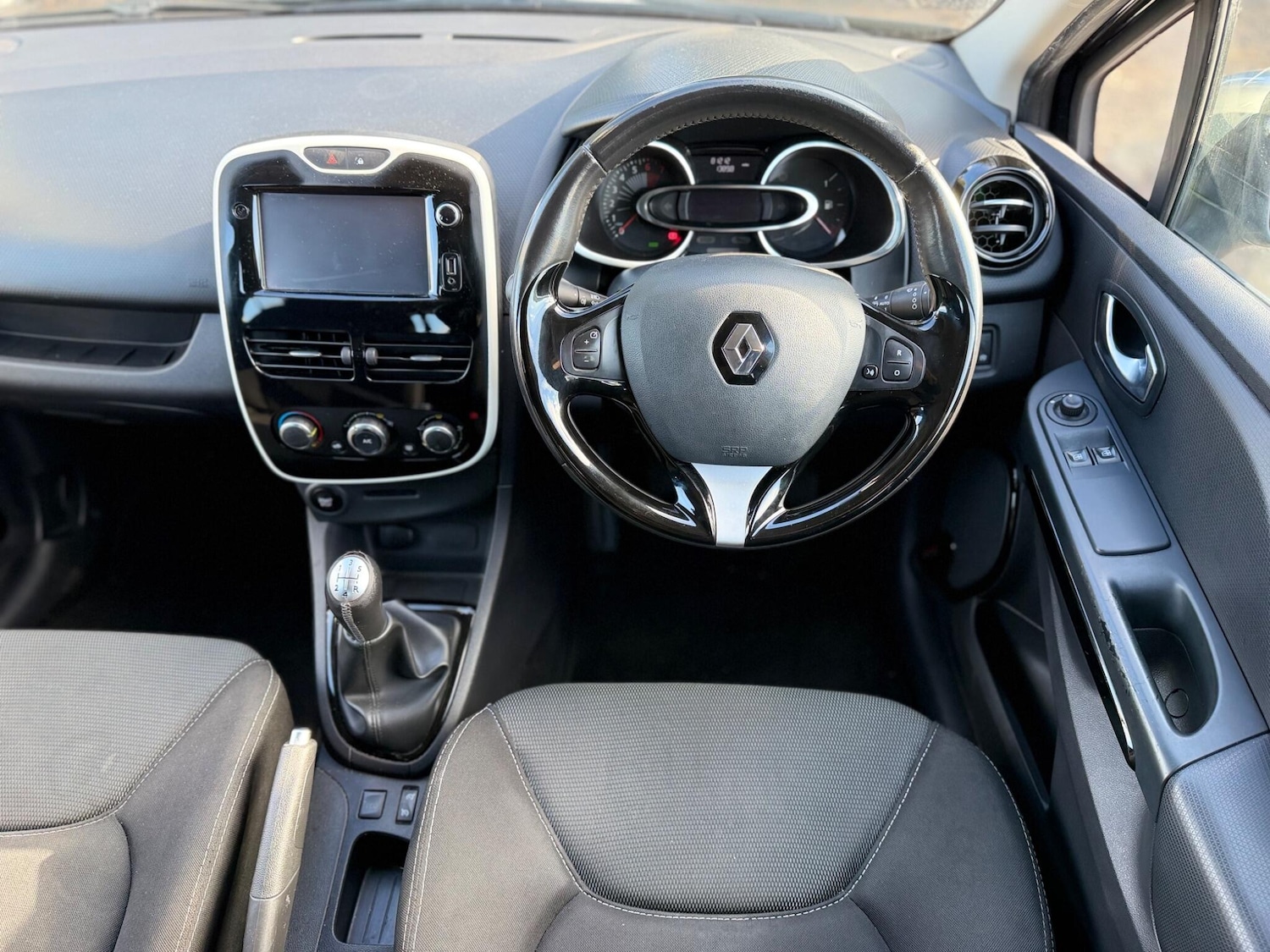 Used Renault Clio 2016 for sale - 77441178: Photo 29