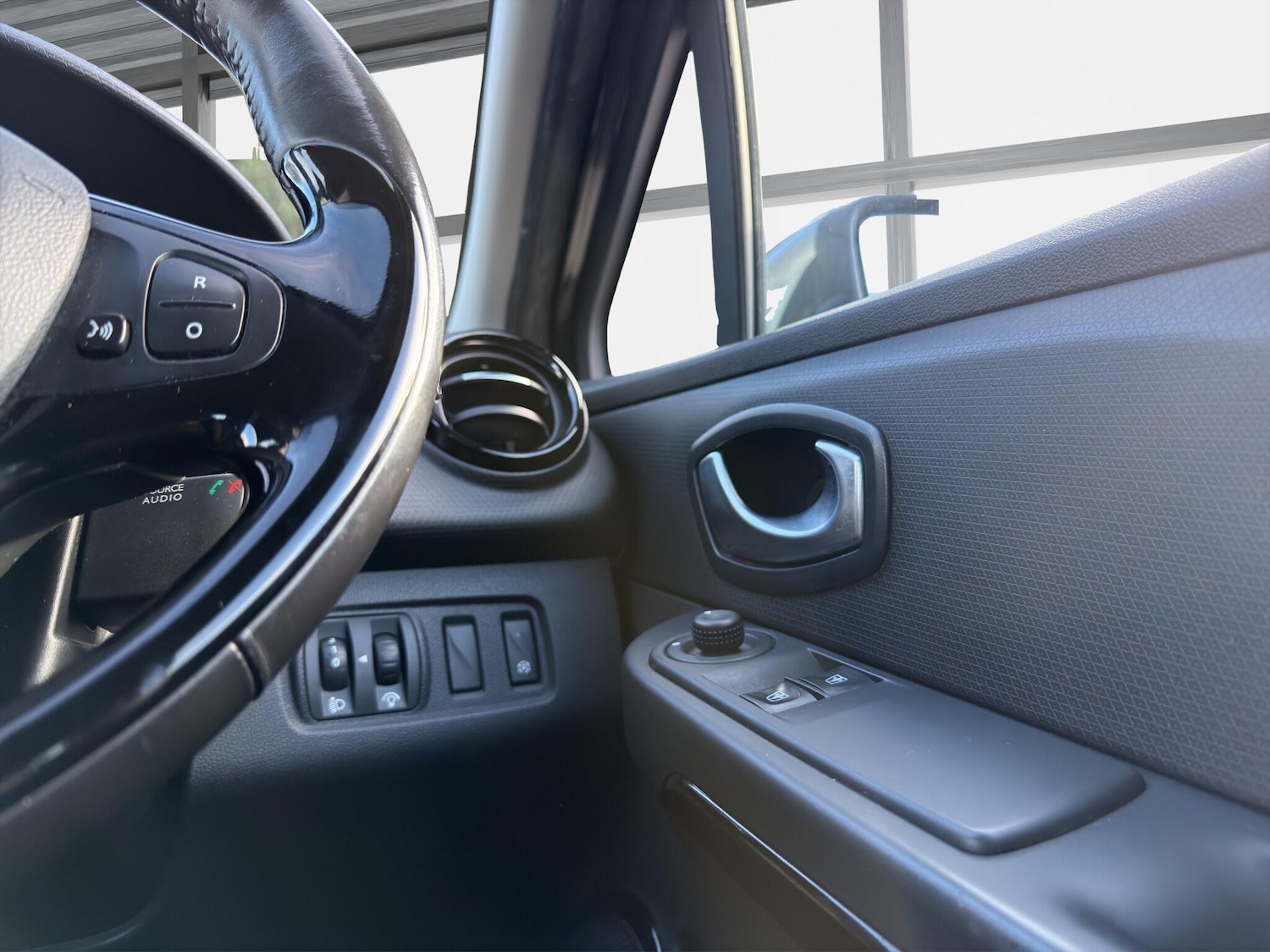 Used Renault Clio 2016 for sale - 77441178: Photo 34