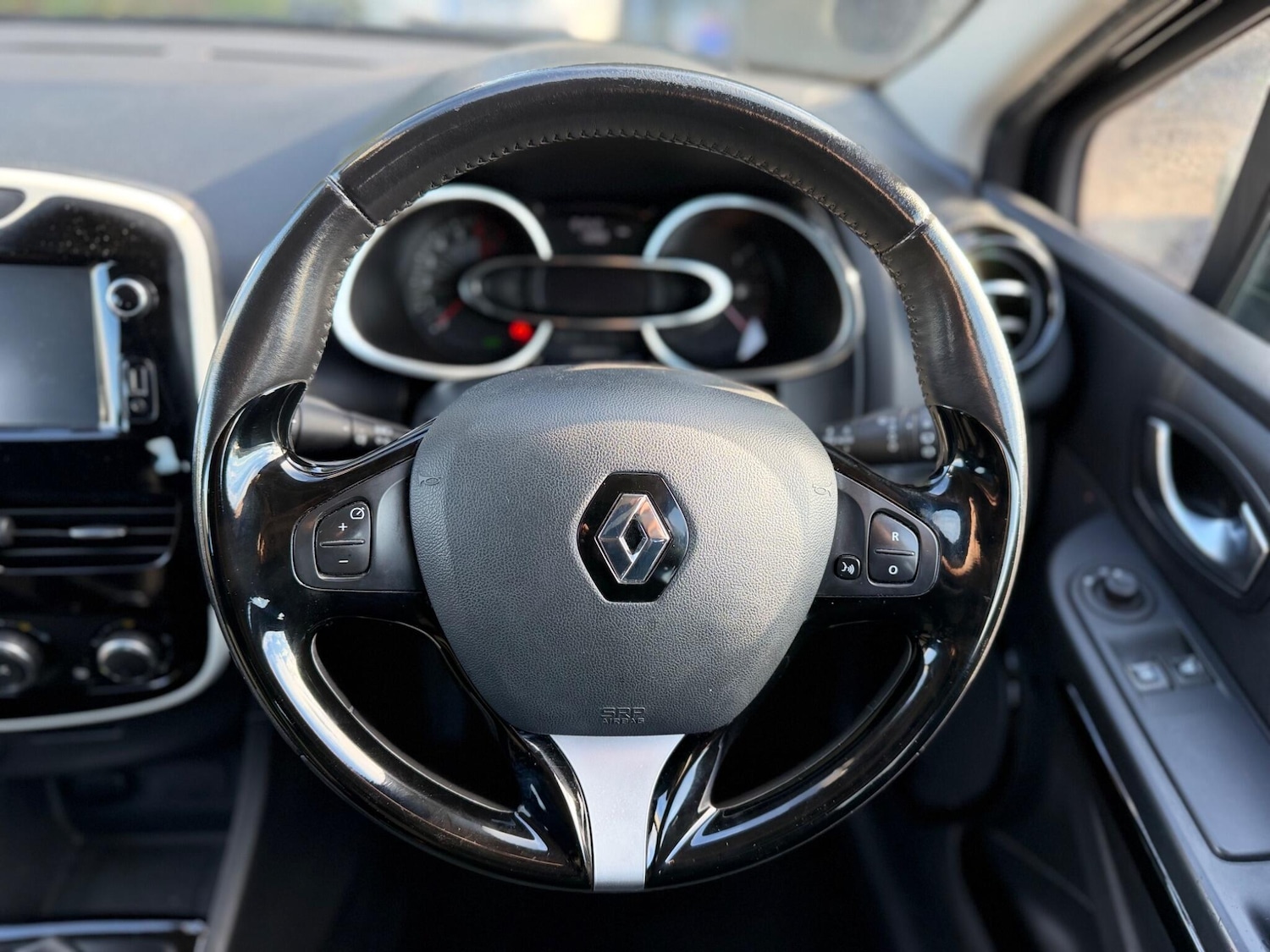 Used Renault Clio 2016 for sale - 77441178: Photo 53