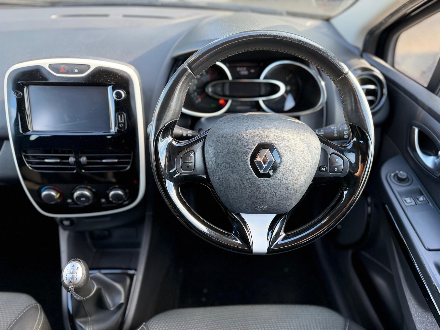 Used Renault Clio 2016 for sale - 77441178: Photo 65