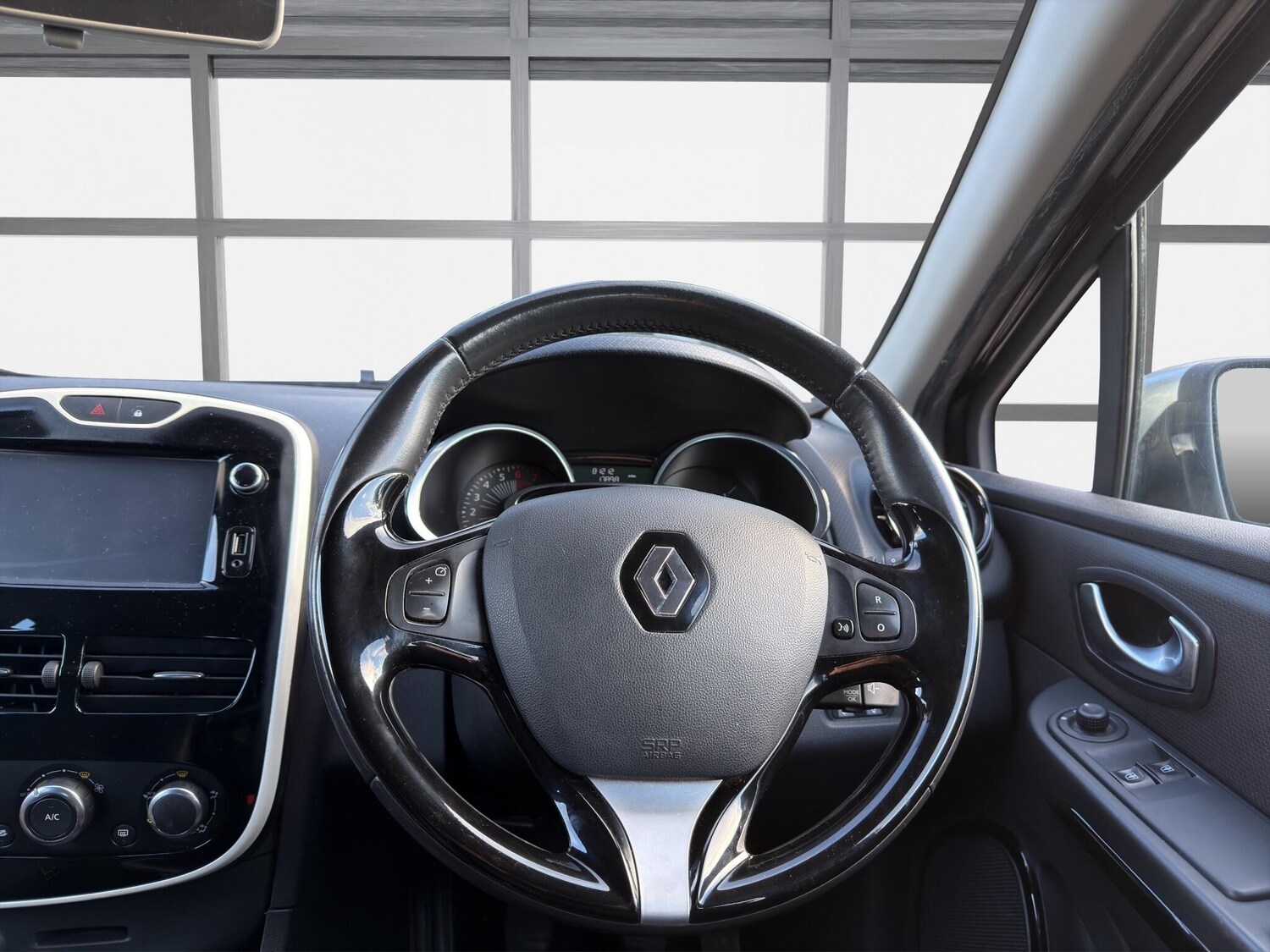 Used Renault Clio 2016 for sale - 77441178: Photo 9