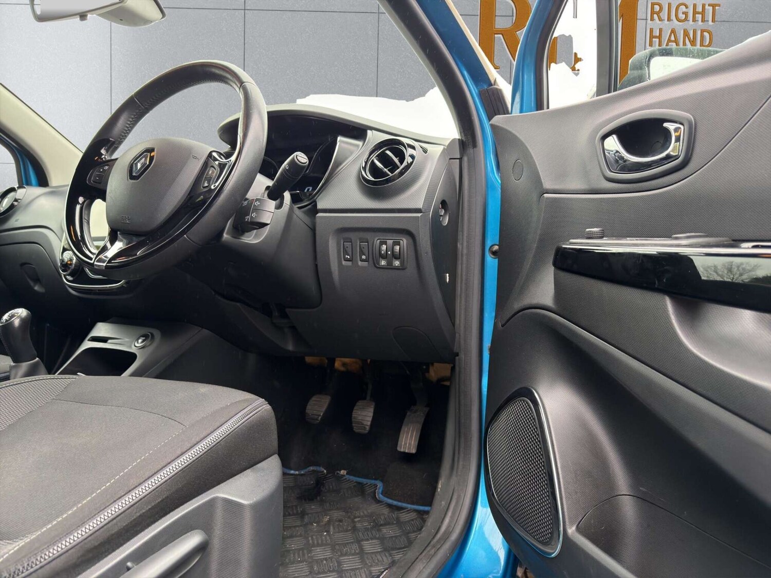 Used Renault Captur 2015 for sale - 77946160: Photo 24