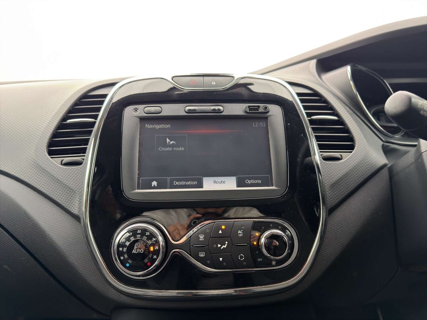 Used Renault Captur 2015 for sale - 77946160: Photo 44