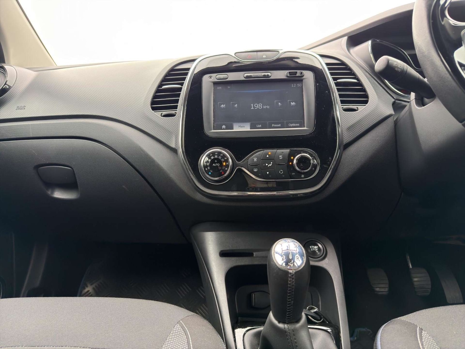 Used Renault Captur 2015 for sale - 77946160: Photo 70