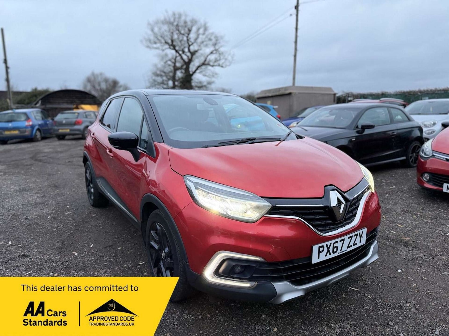 Used Renault Captur 2017 for sale - 77946162: Photo 2