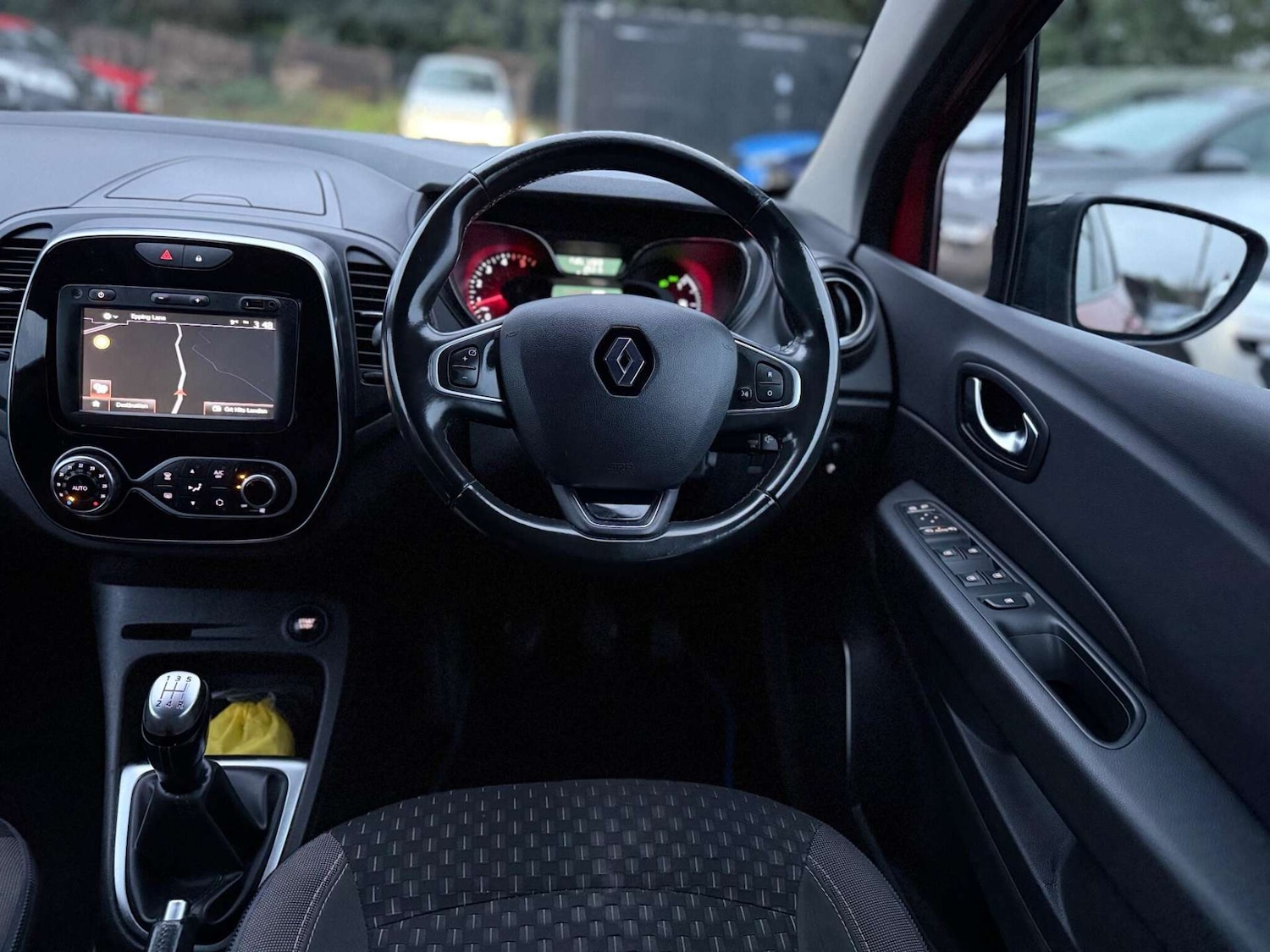 Used Renault Captur 2017 for sale - 77946162: Photo 28