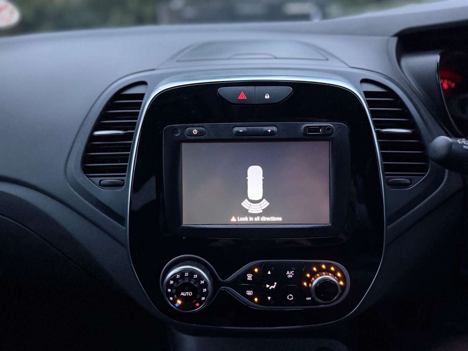 Used Renault Captur 2017 for sale - 77946162: Photo 51