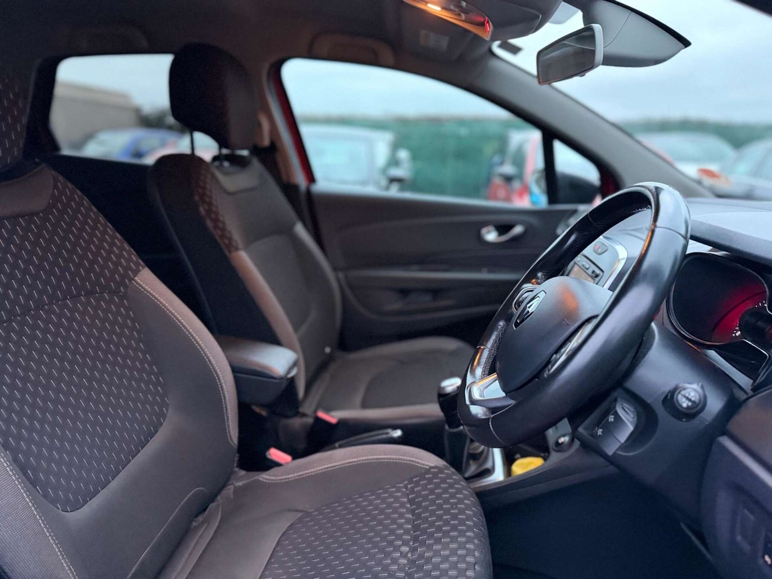 Used Renault Captur 2017 for sale - 77946162: Photo 6