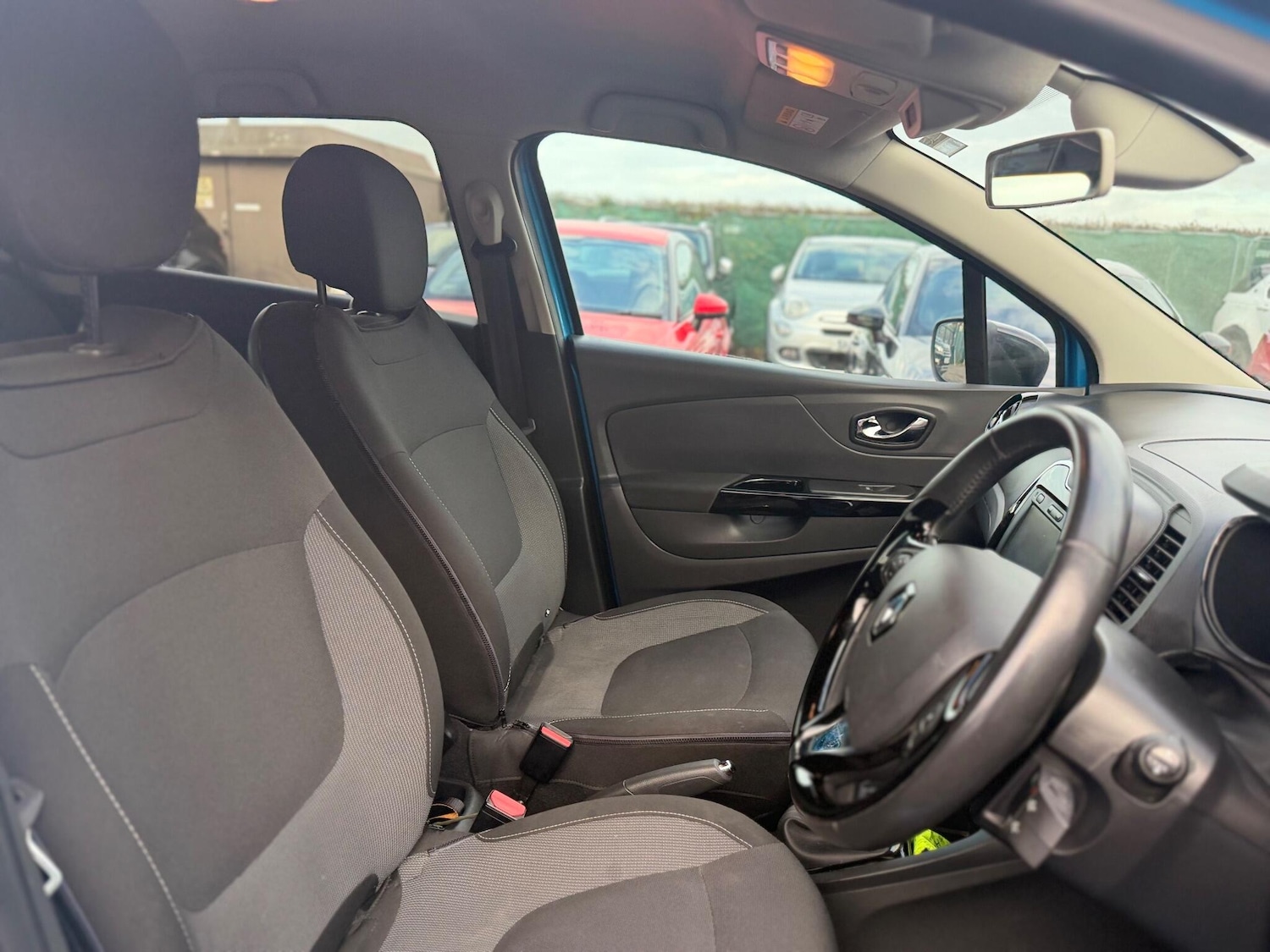 Used Renault Captur 2015 for sale - 76832930: Photo 38