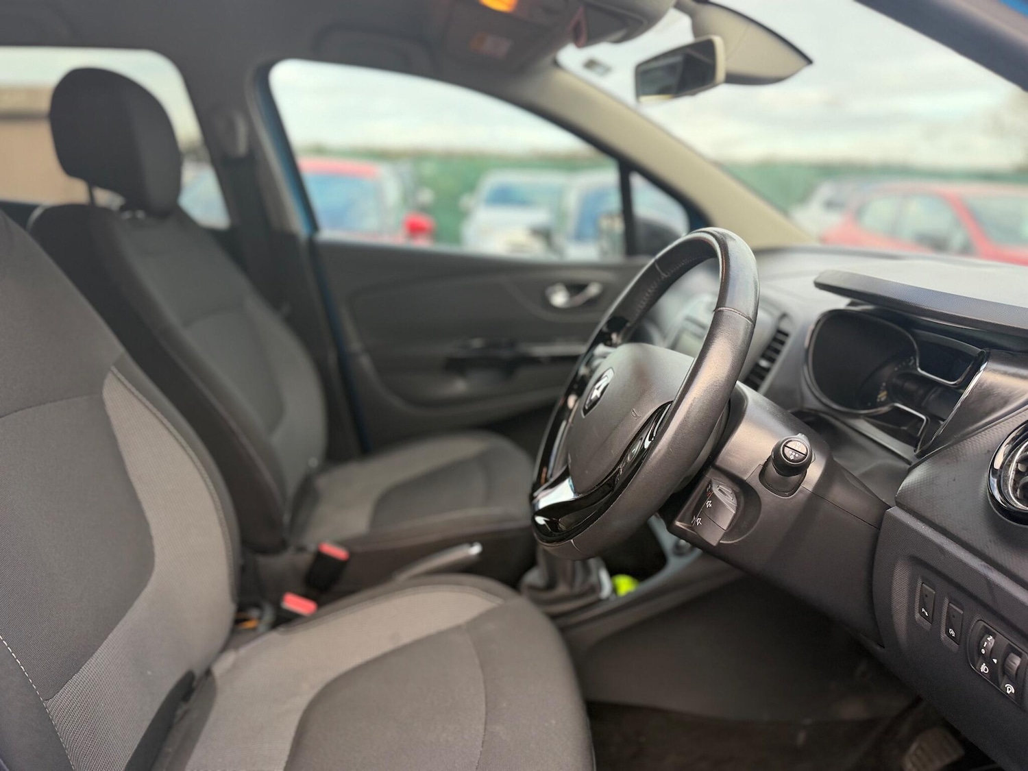 Used Renault Captur 2015 for sale - 76832930: Photo 39