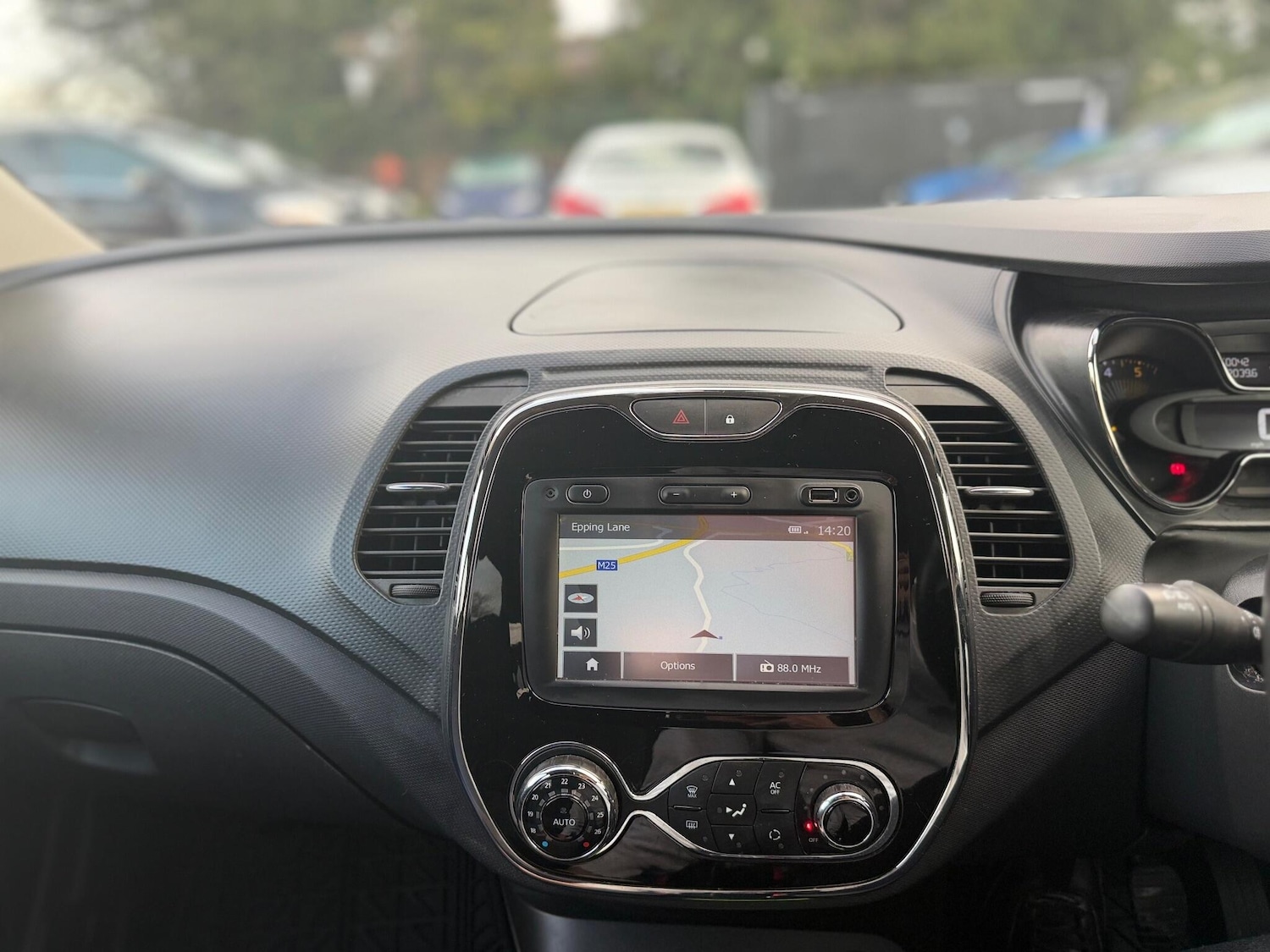 Used Renault Captur 2015 for sale - 76832930: Photo 52