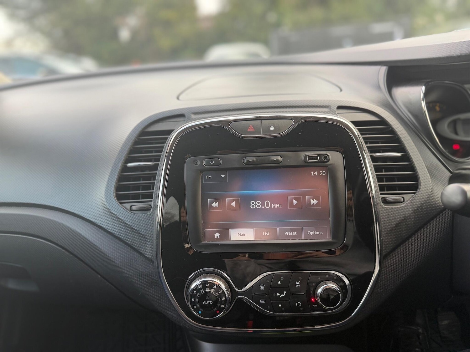 Used Renault Captur 2015 for sale - 76832930: Photo 54