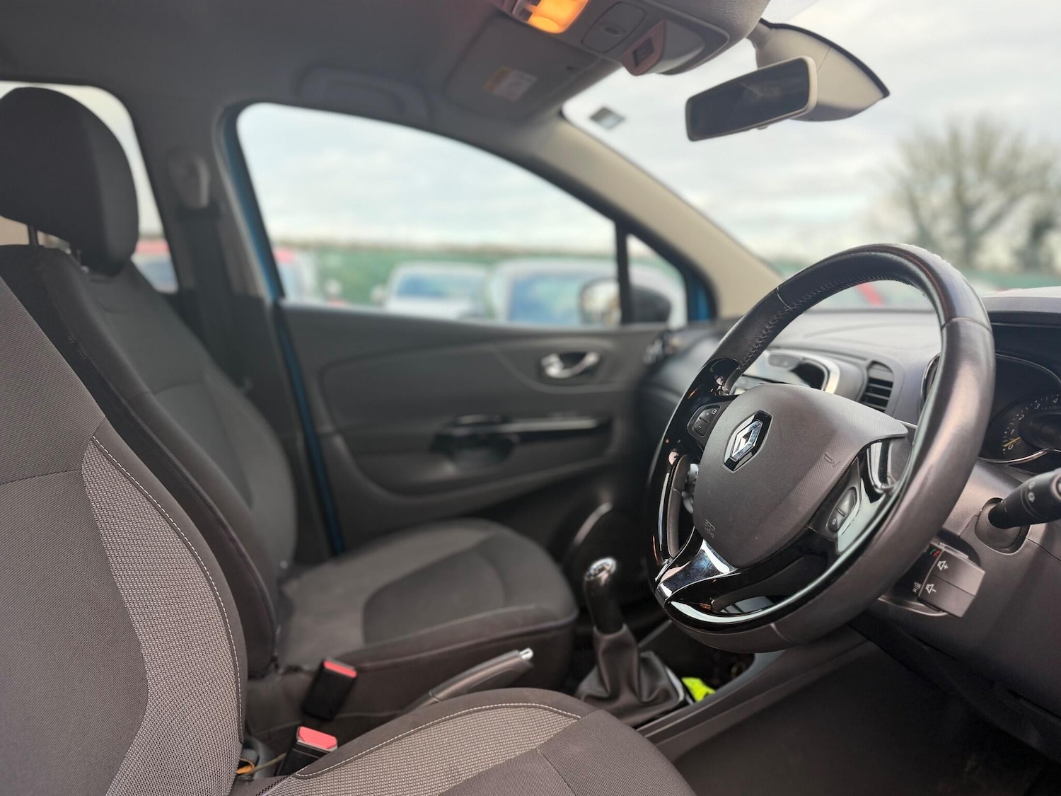 Used Renault Captur 2015 for sale - 76832930: Photo 6