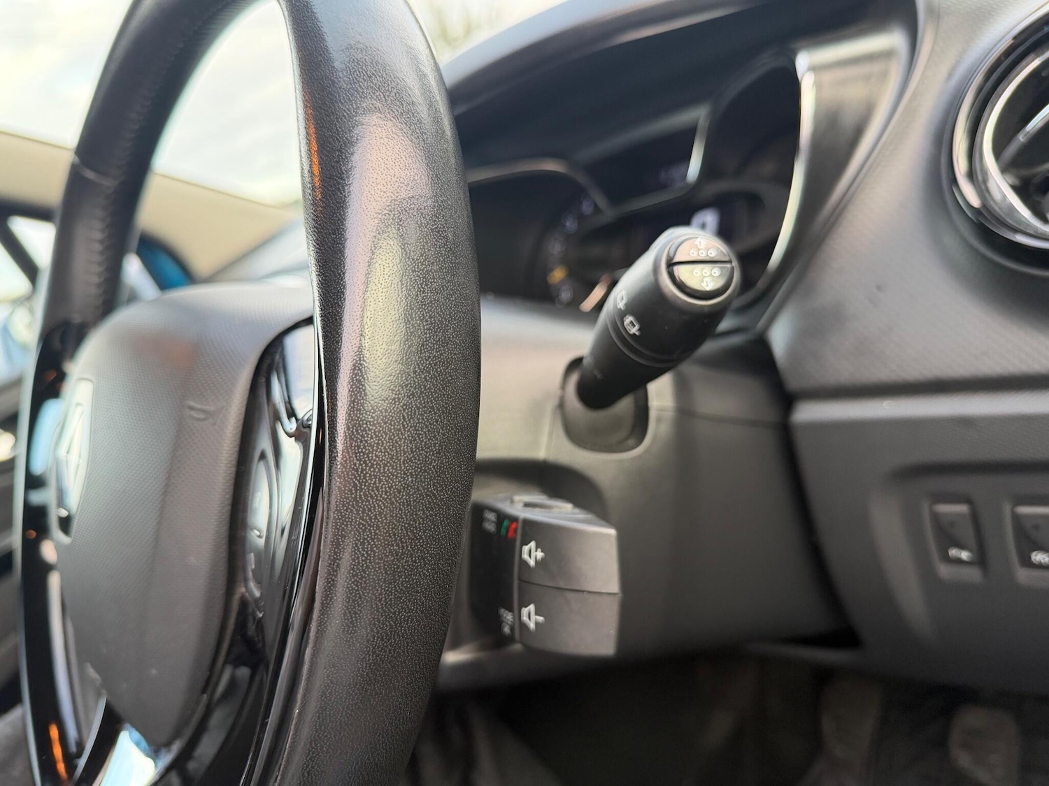 Used Renault Captur 2015 for sale - 76832930: Photo 74