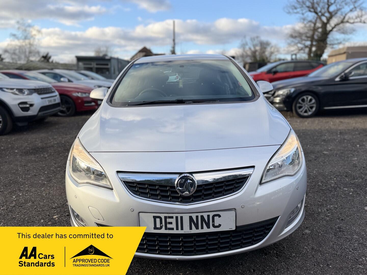 Used Vauxhall Astra 2011 for sale - 77050276: Photo 2