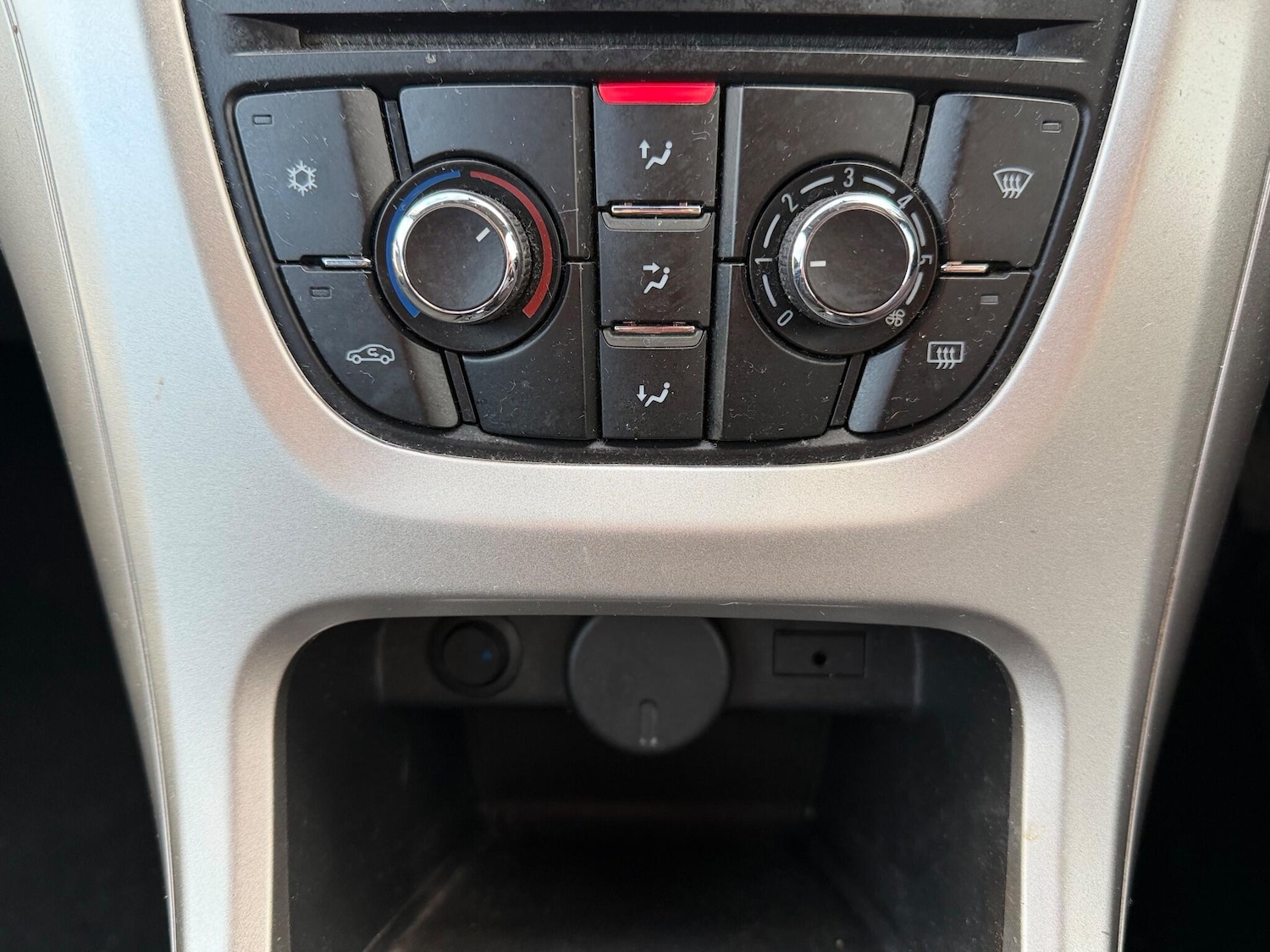 Used Vauxhall Astra 2011 for sale - 77050276: Photo 45