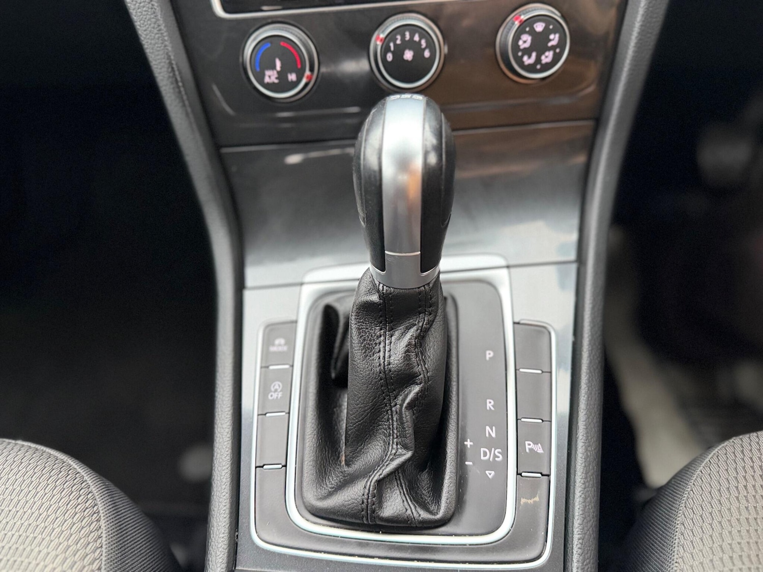 Used Volkswagen Golf 2017 for sale - 76926935: Photo 40