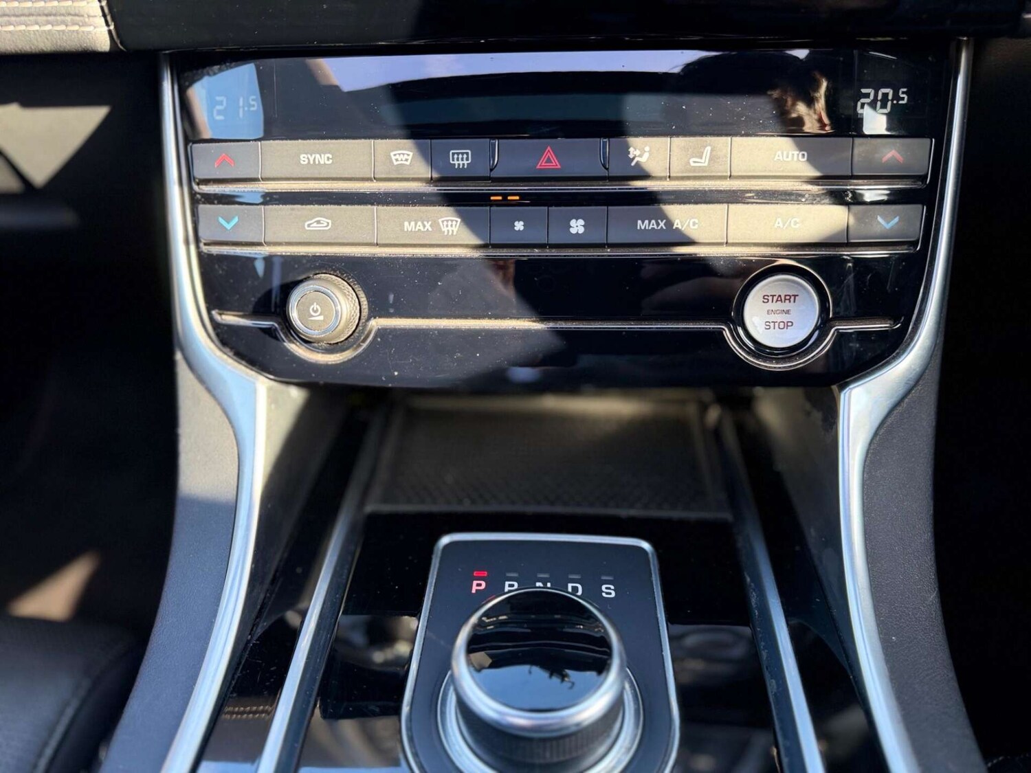 Used Jaguar XE 2016 for sale - 77946154: Photo 24