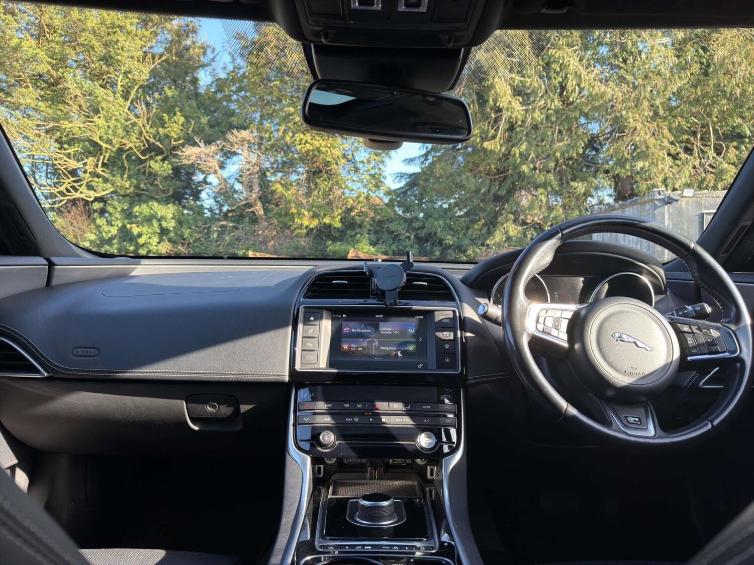 Used Jaguar XE 2016 for sale - 77946154: Photo 25