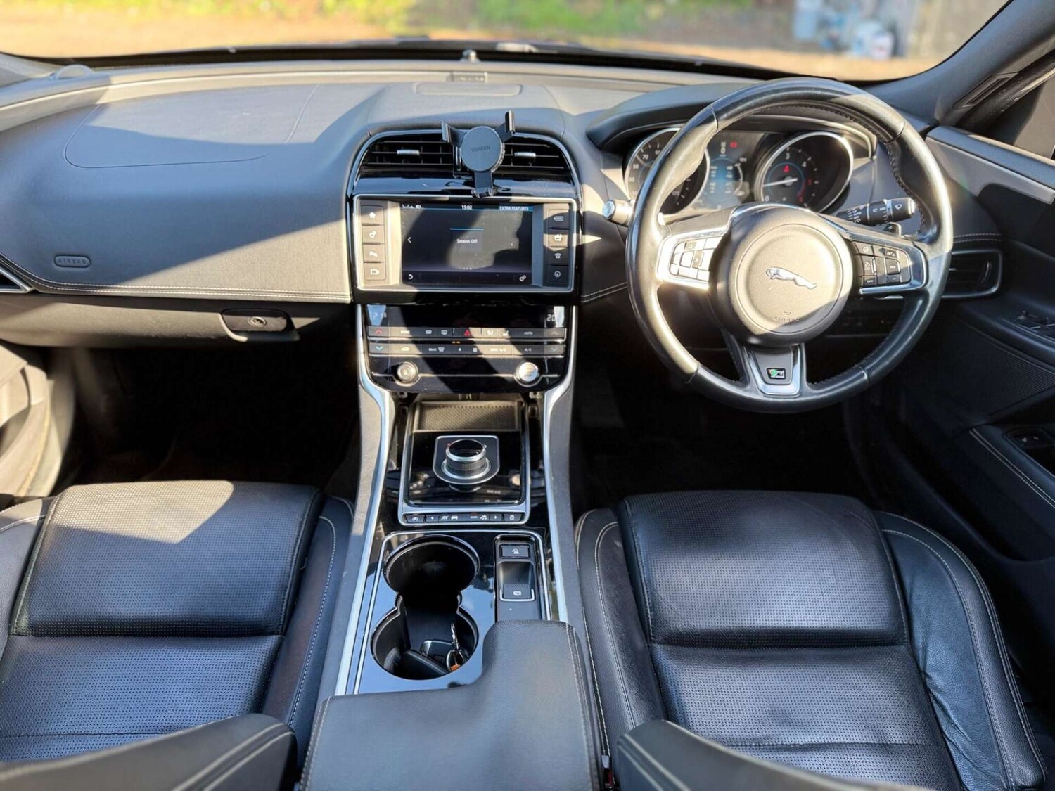 Used Jaguar XE 2016 for sale - 77946154: Photo 26