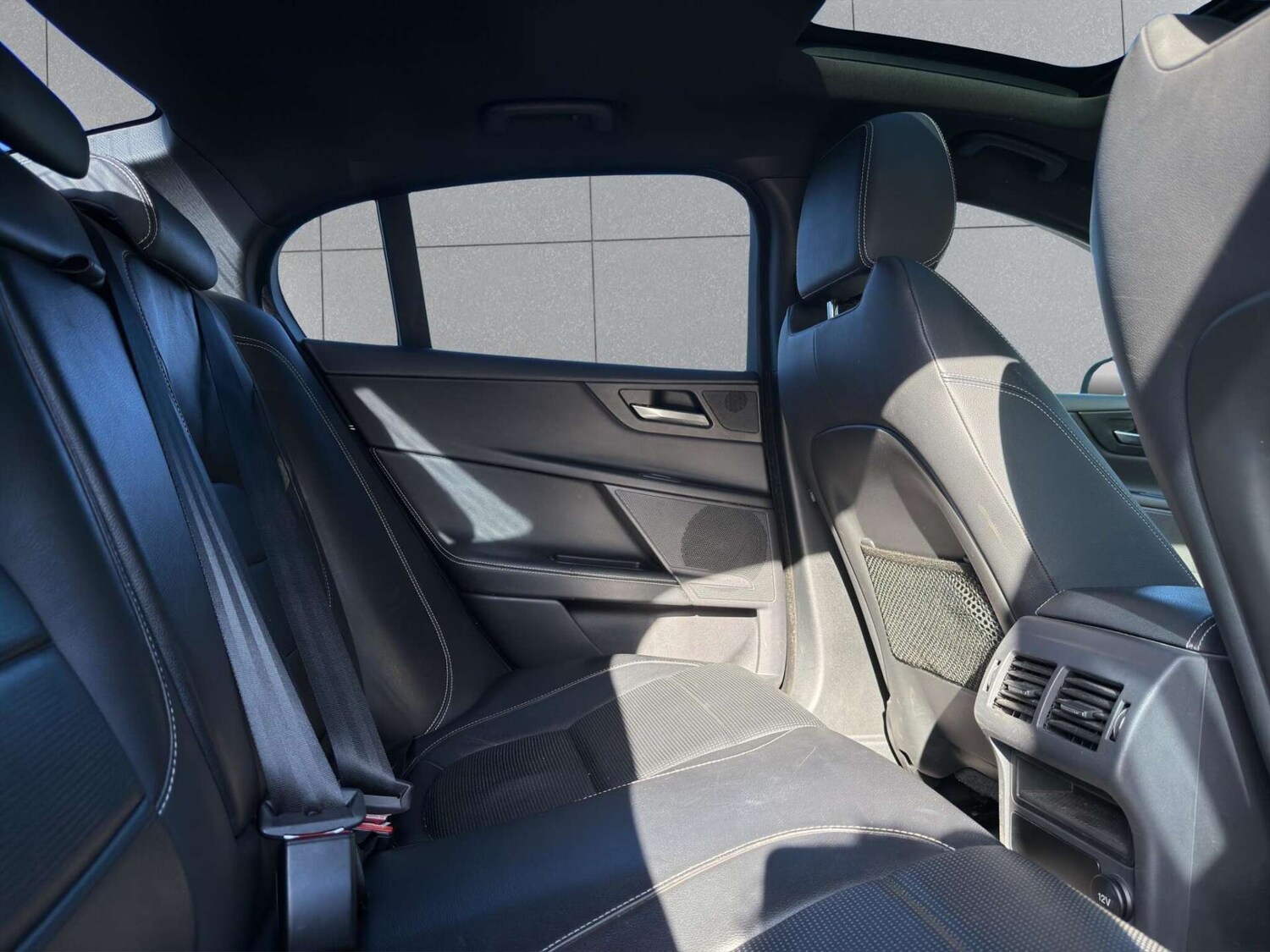 Used Jaguar XE 2016 for sale - 77946154: Photo 28