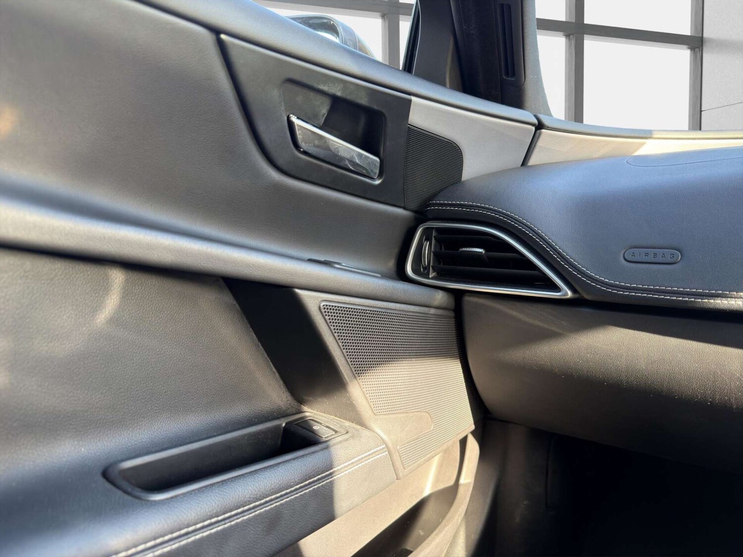 Used Jaguar XE 2016 for sale - 77946154: Photo 30