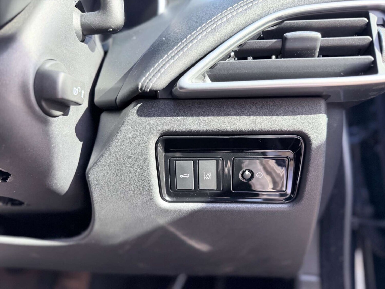 Used Jaguar XE 2016 for sale - 77946154: Photo 31